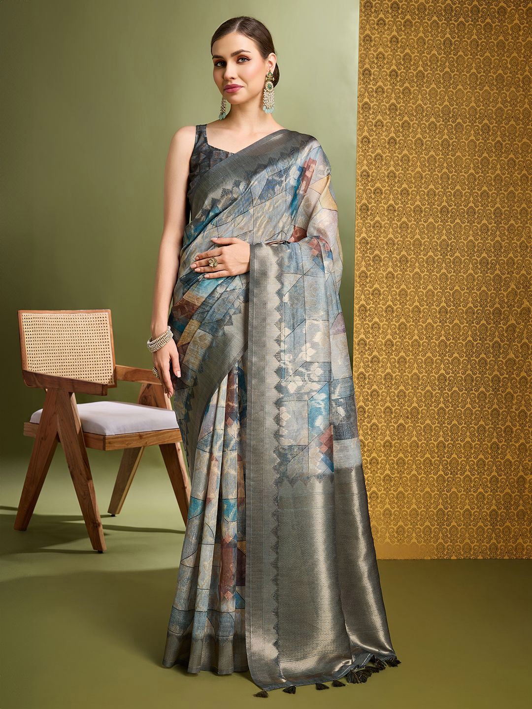 

Mantrotsav Zari Art Silk Saree, Grey