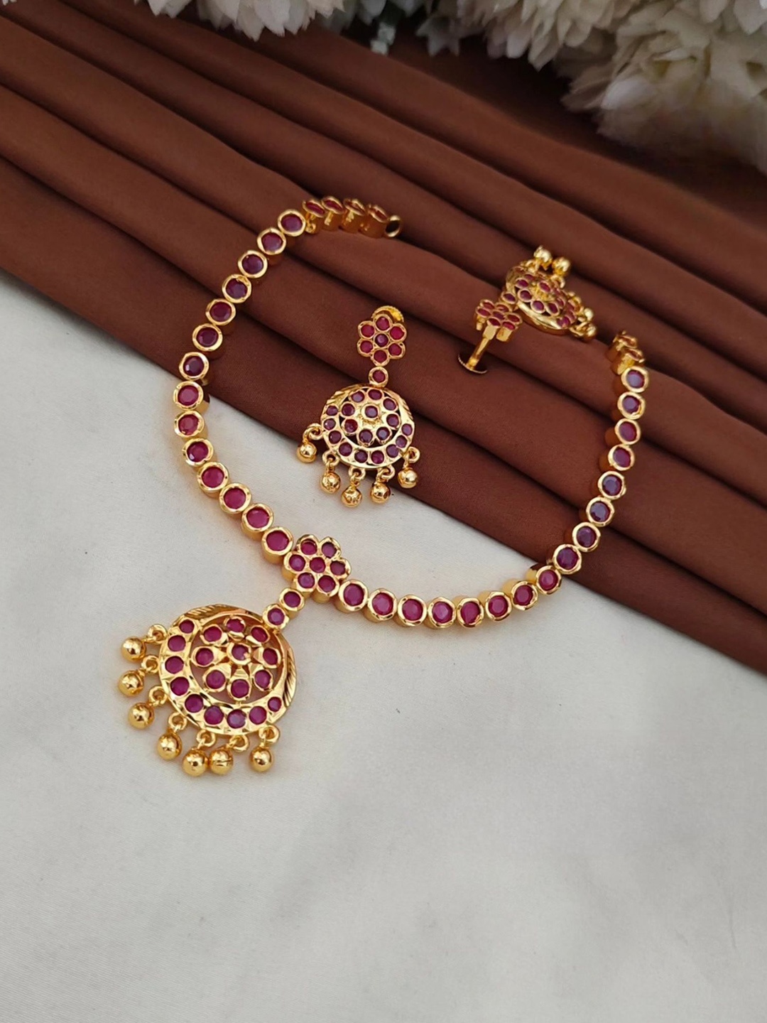 

Rujve Jewellery Gold-Plated Stone-Studded & Beaded Jewellery Set