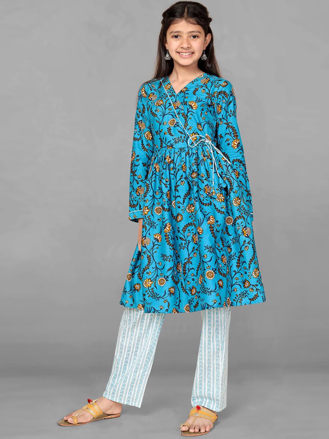 

Sangria Girls Printed Cotton V- Neck Kurta & Trouser Set, Blue