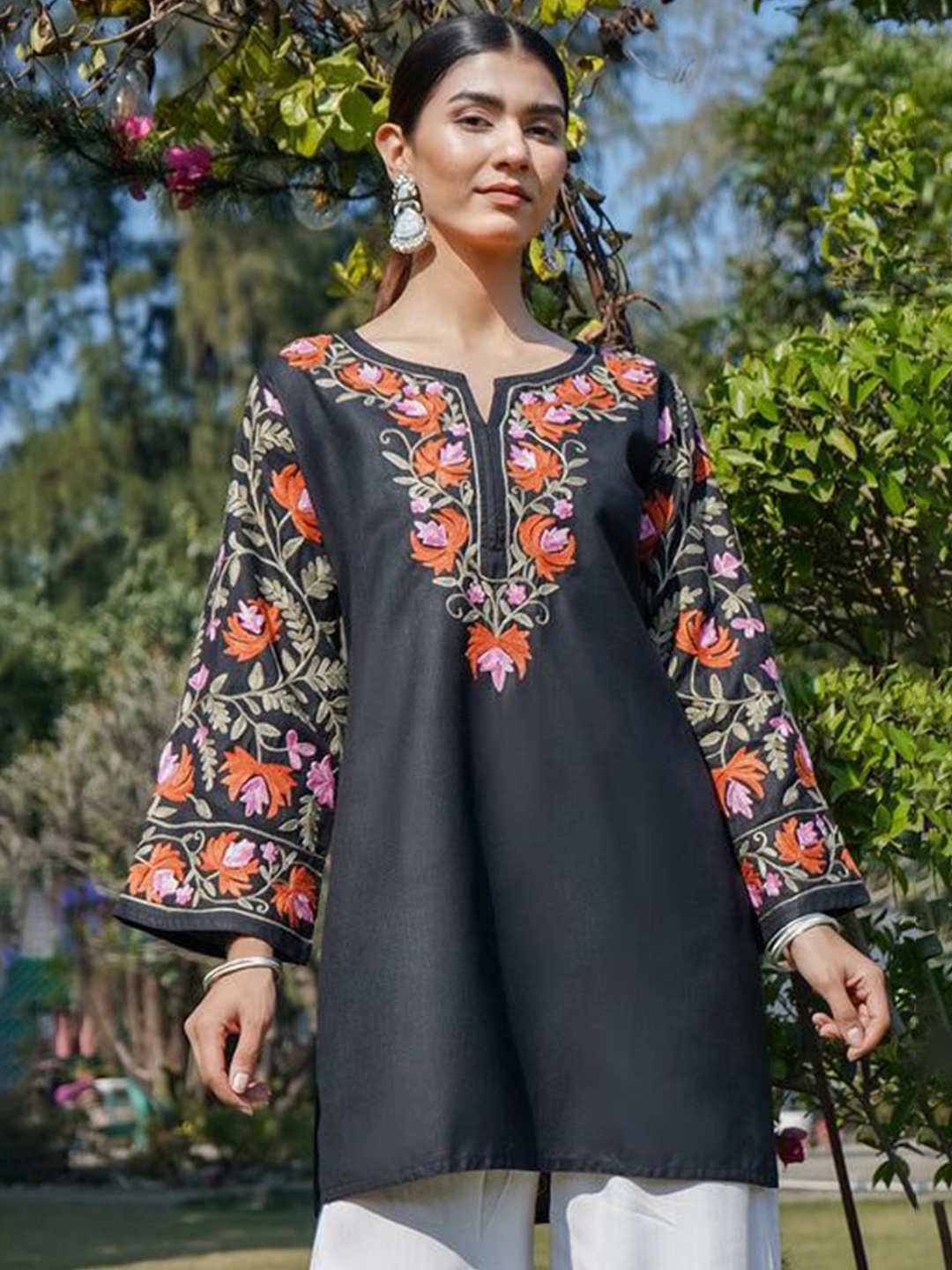 

HOUSE OF KARI Floral Embroidered Kashmiri Aari Work Pure Cotton Short Kurti, Black