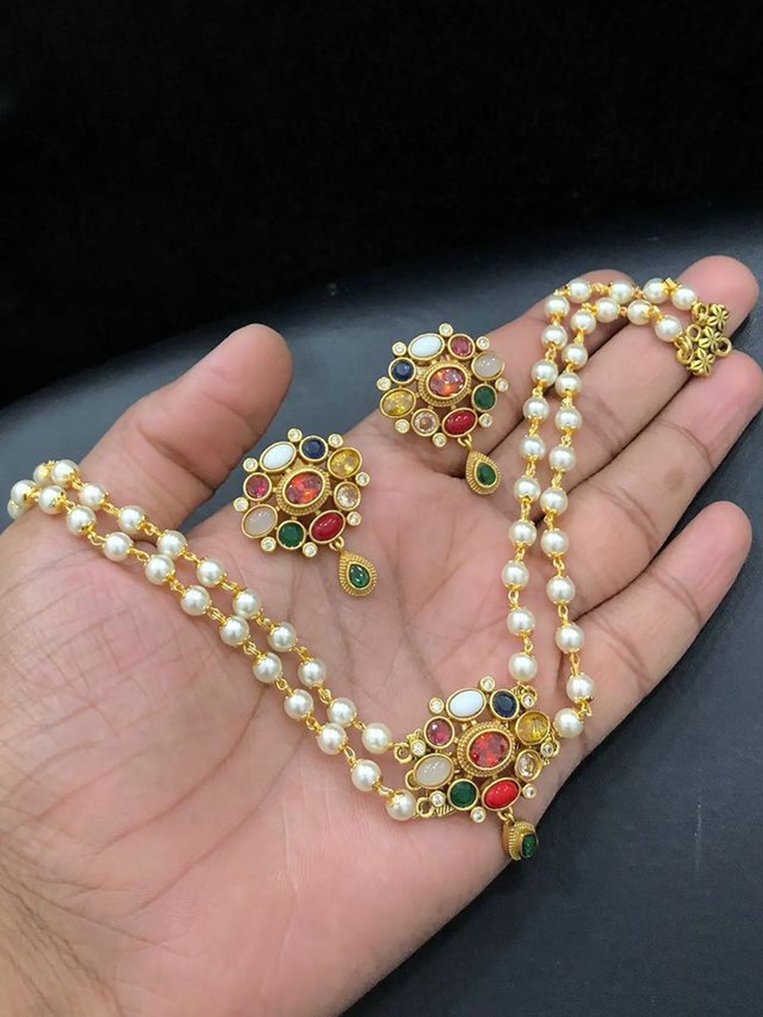 

Rujve Jewellery Gold-Plated Stone Studded & Beaded Jewellery Set