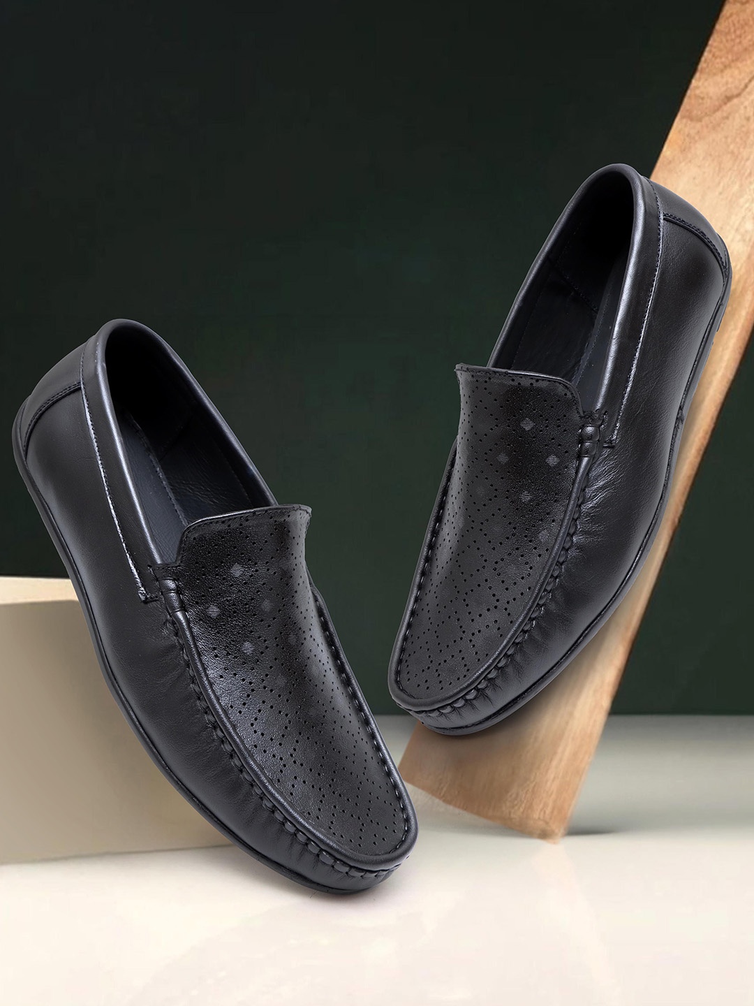 

ARAMISH Men Lightweight Perforations Leather Loafers, Black