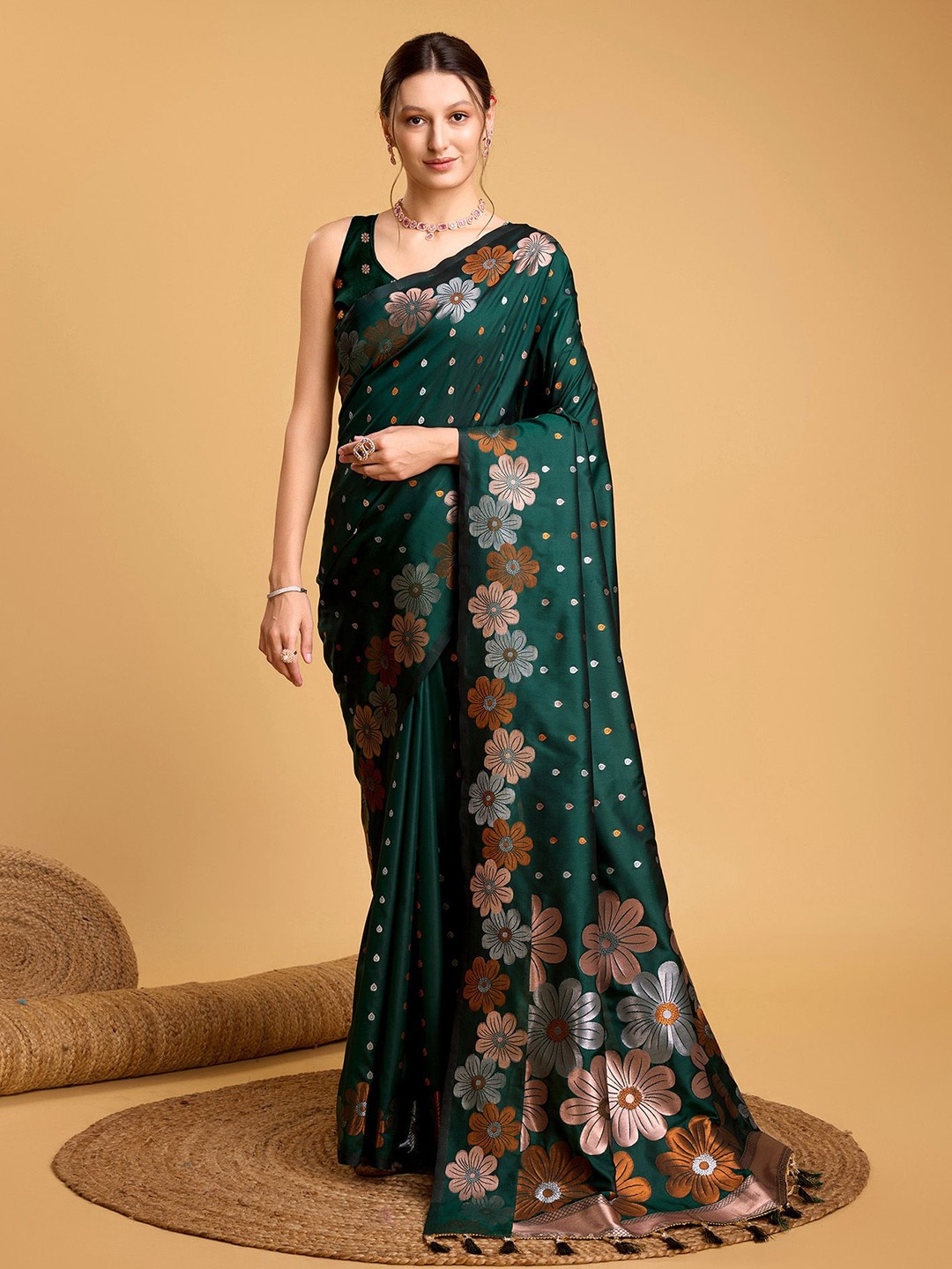 

DIVASTRI Floral Zari Silk Blend Banarasi Saree, Green