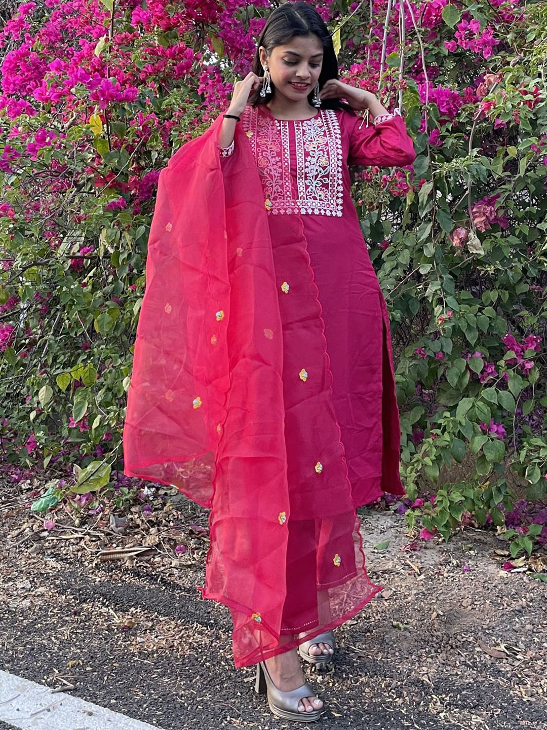 

VredeVogel Floral Yoke Design Thread Work Straight Kurta With Trouser And Dupatta, Pink