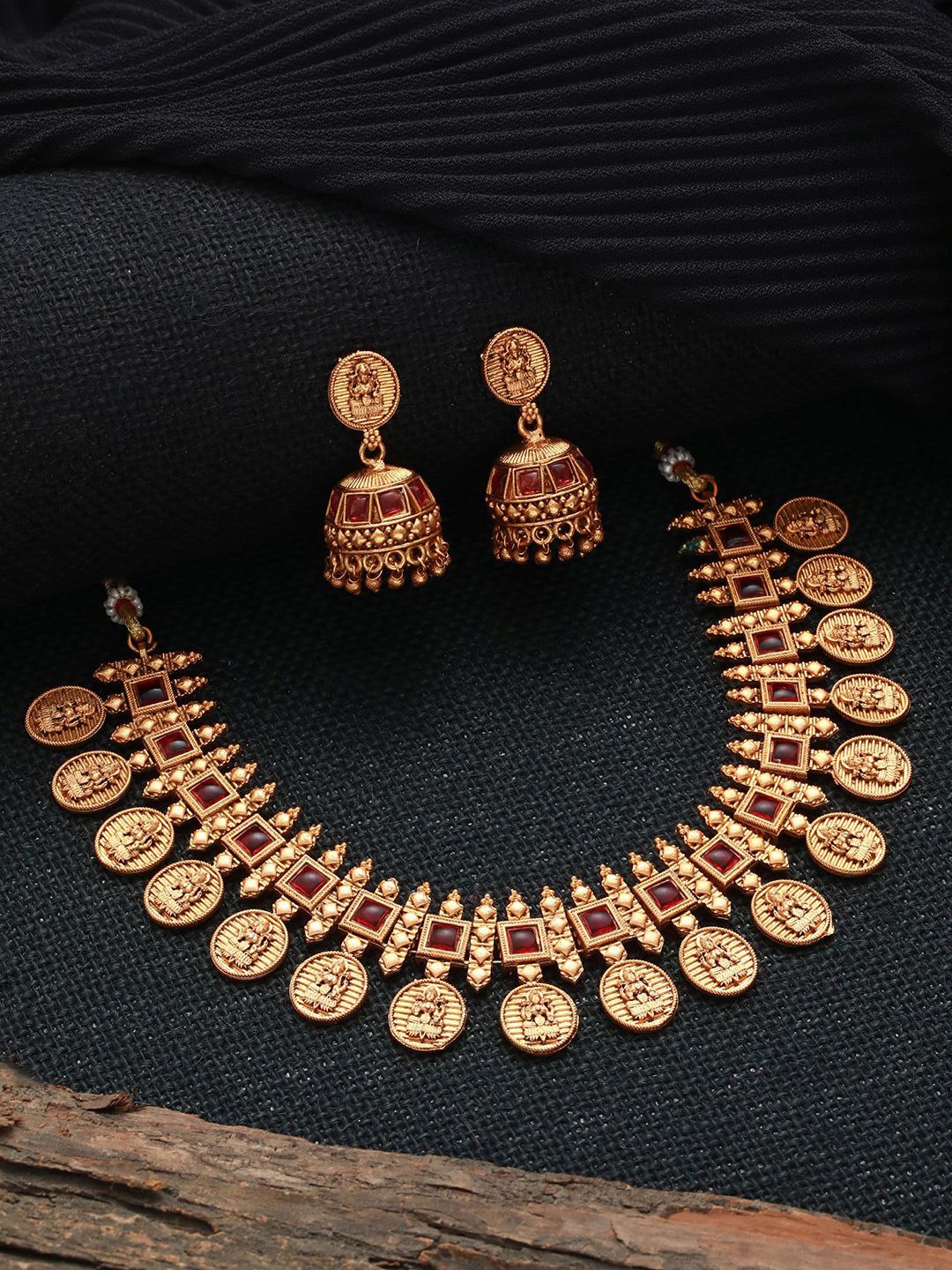 

Rujve Jewellery Gold-Plated Stone-Studded & Beaded Jewellery Set