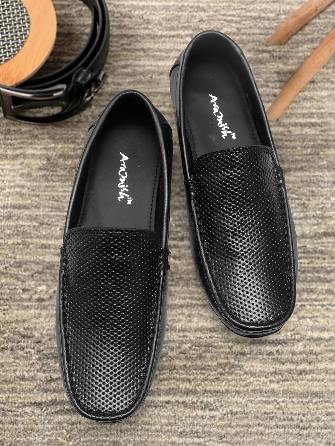 

ARAMISH Men Perforations Leather Loafers, Black