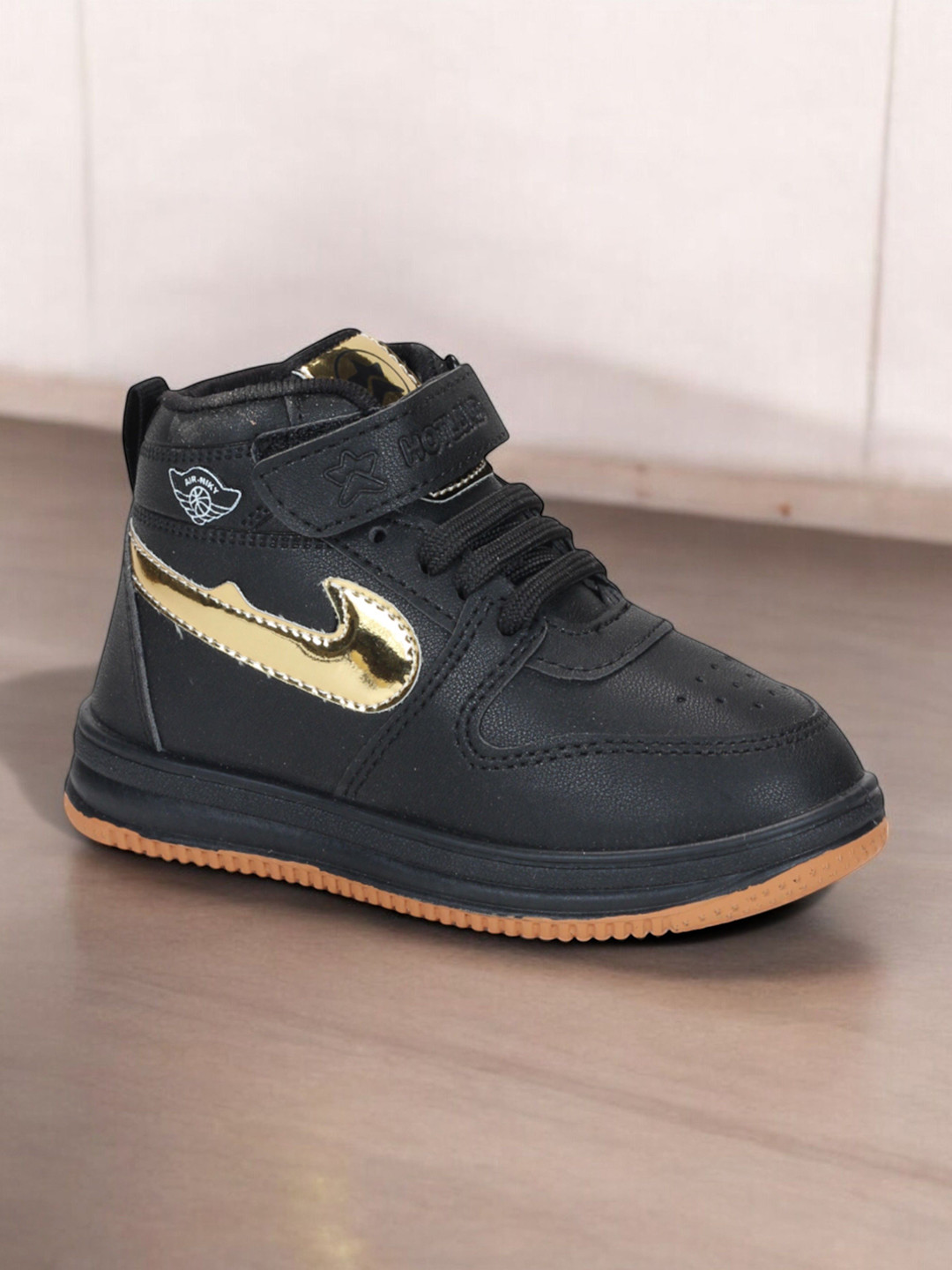

Lil Lollipop Kids Colourblocked Sneakers, Black
