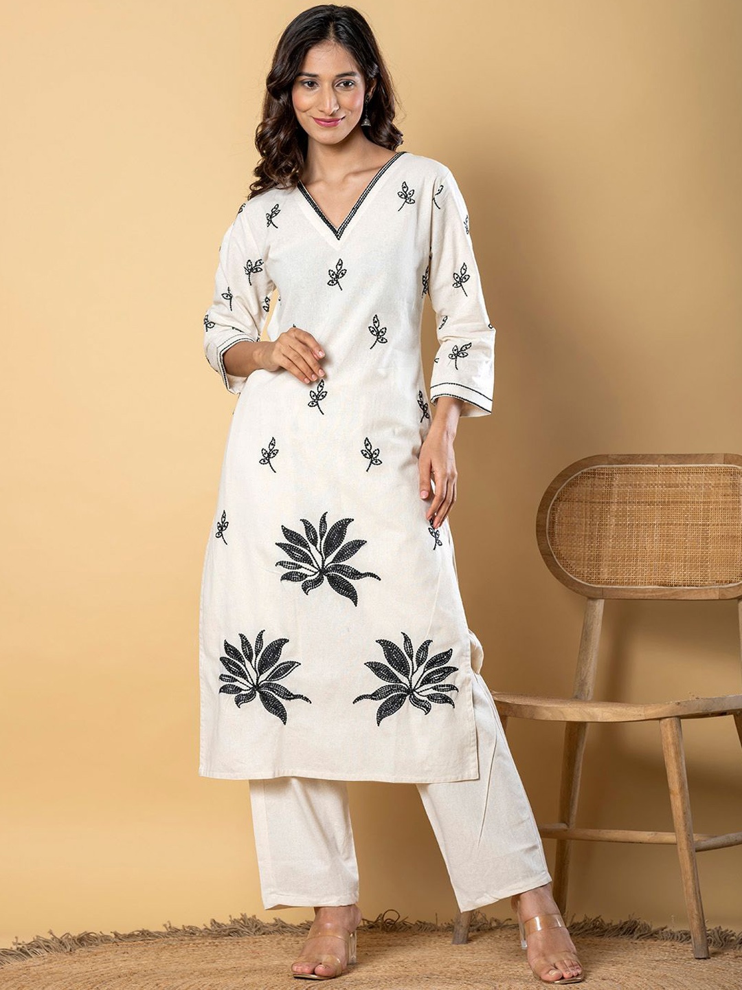 

Readiprint Fashions Floral Embroidered V-Neck Straight Kurta with Trousers, Off white