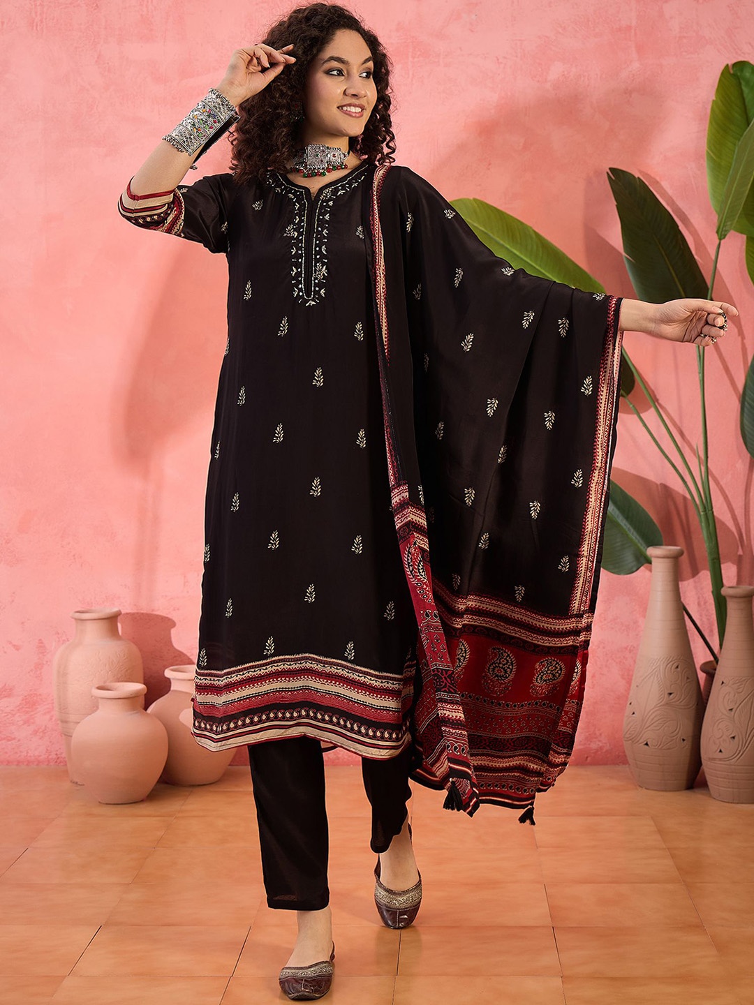 

Sangria Floral Printed Notch Neck Straight Kurta With Trouser And Dupatta, Black