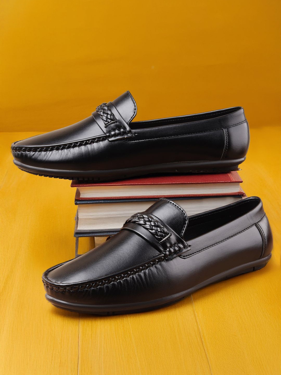 

Mast & Harbour Men Velvet Mojaris, Black