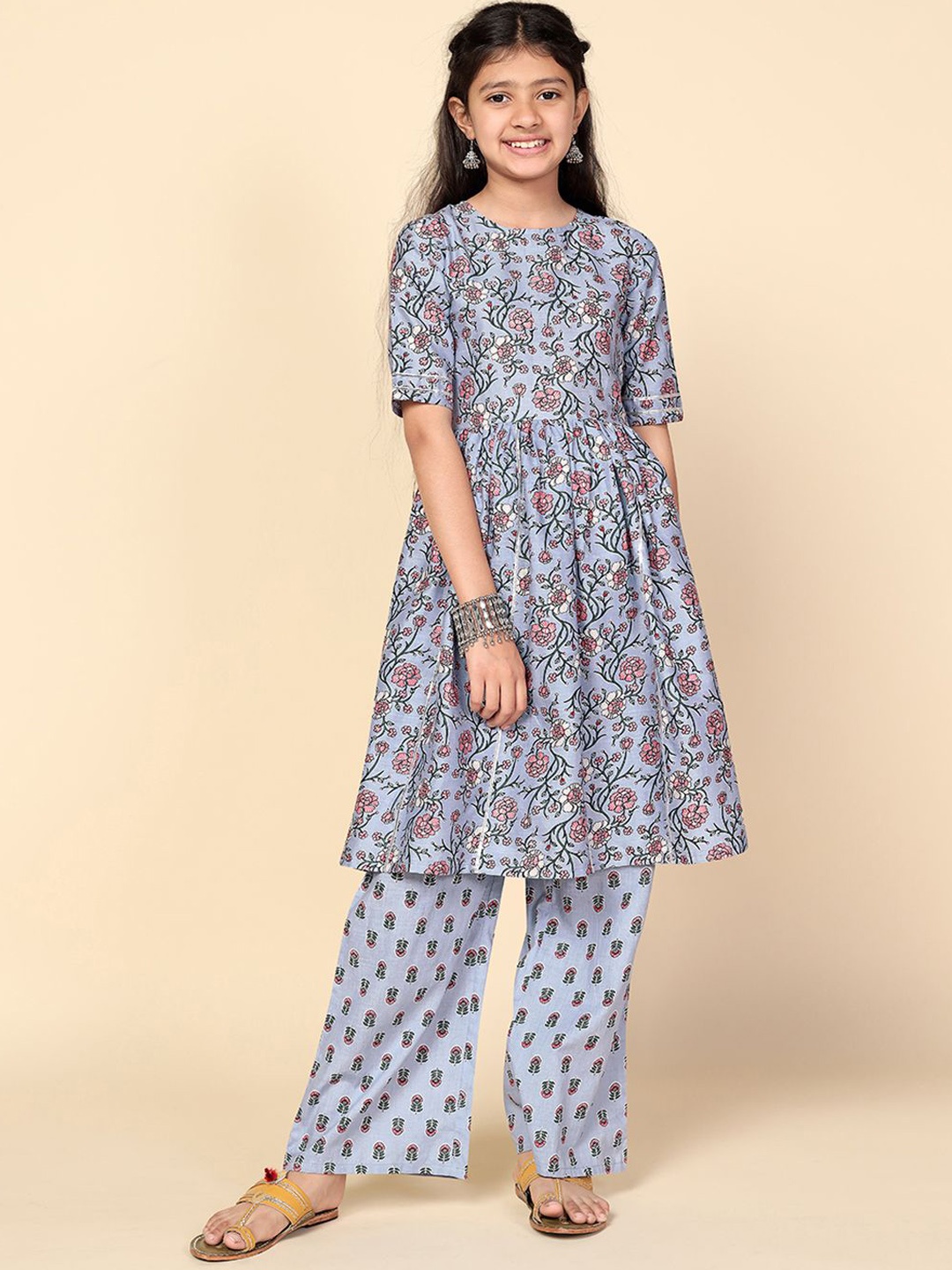 

Sangria Girls Floral Printed Gathered Kurta & Palazzos, Grey