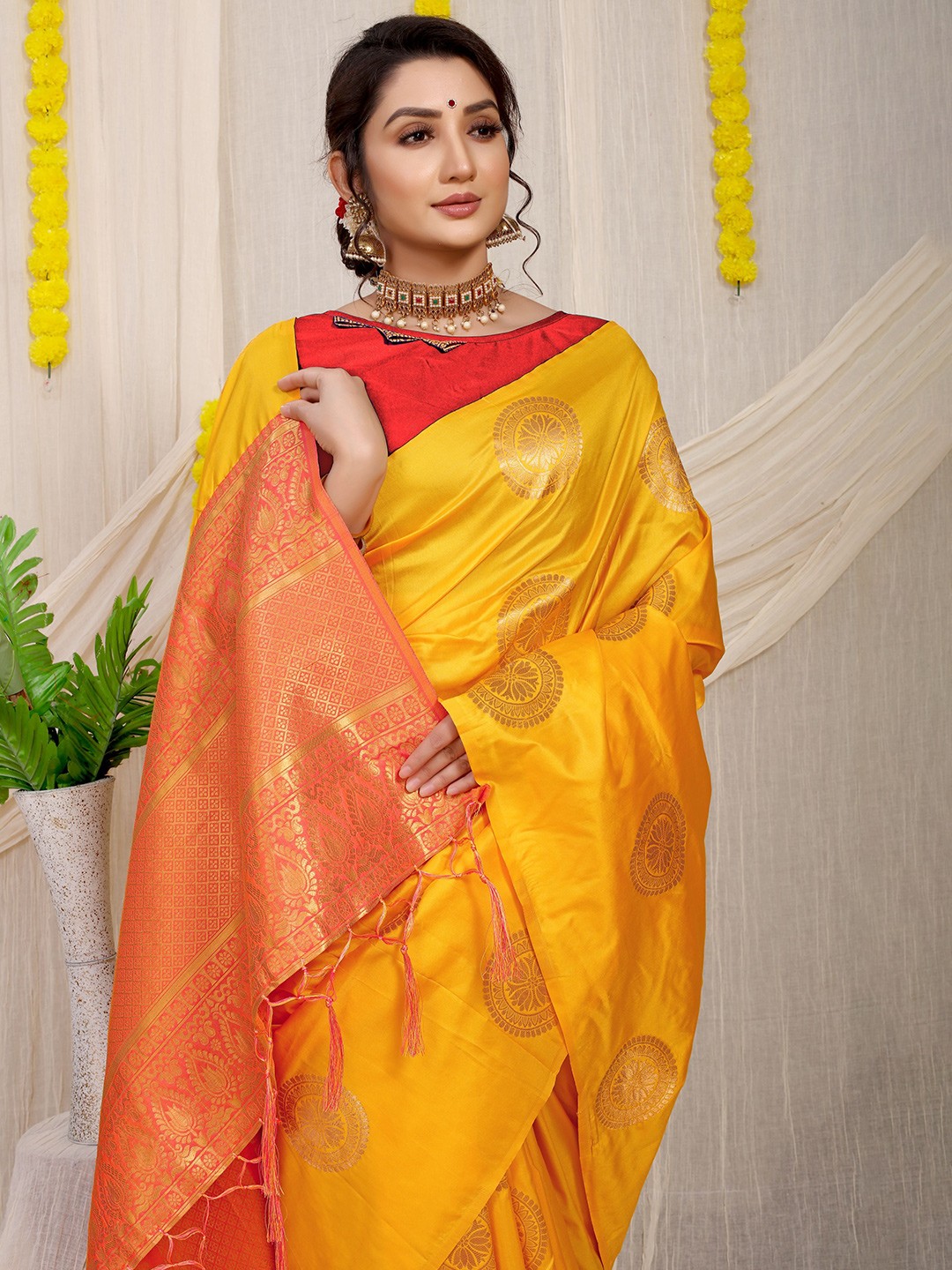 

Kandora Woven Design Zari Pure Silk Paithani Saree, Mustard