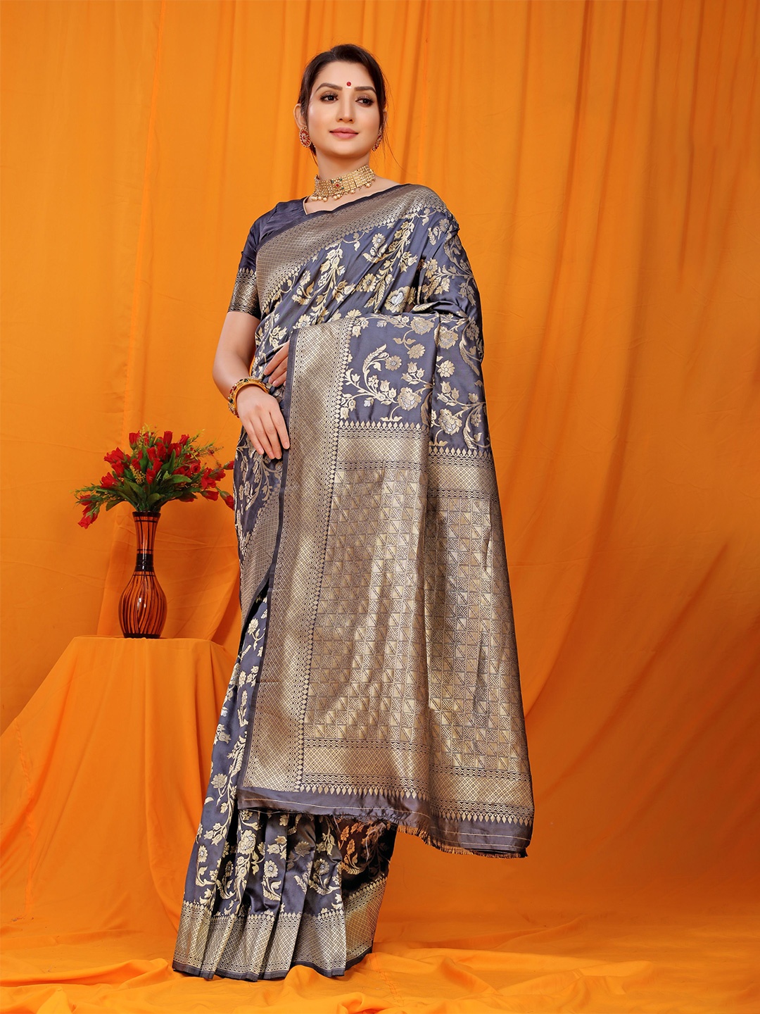 

Kandora Woven Design Zari Pure Silk Paithani Saree, Grey