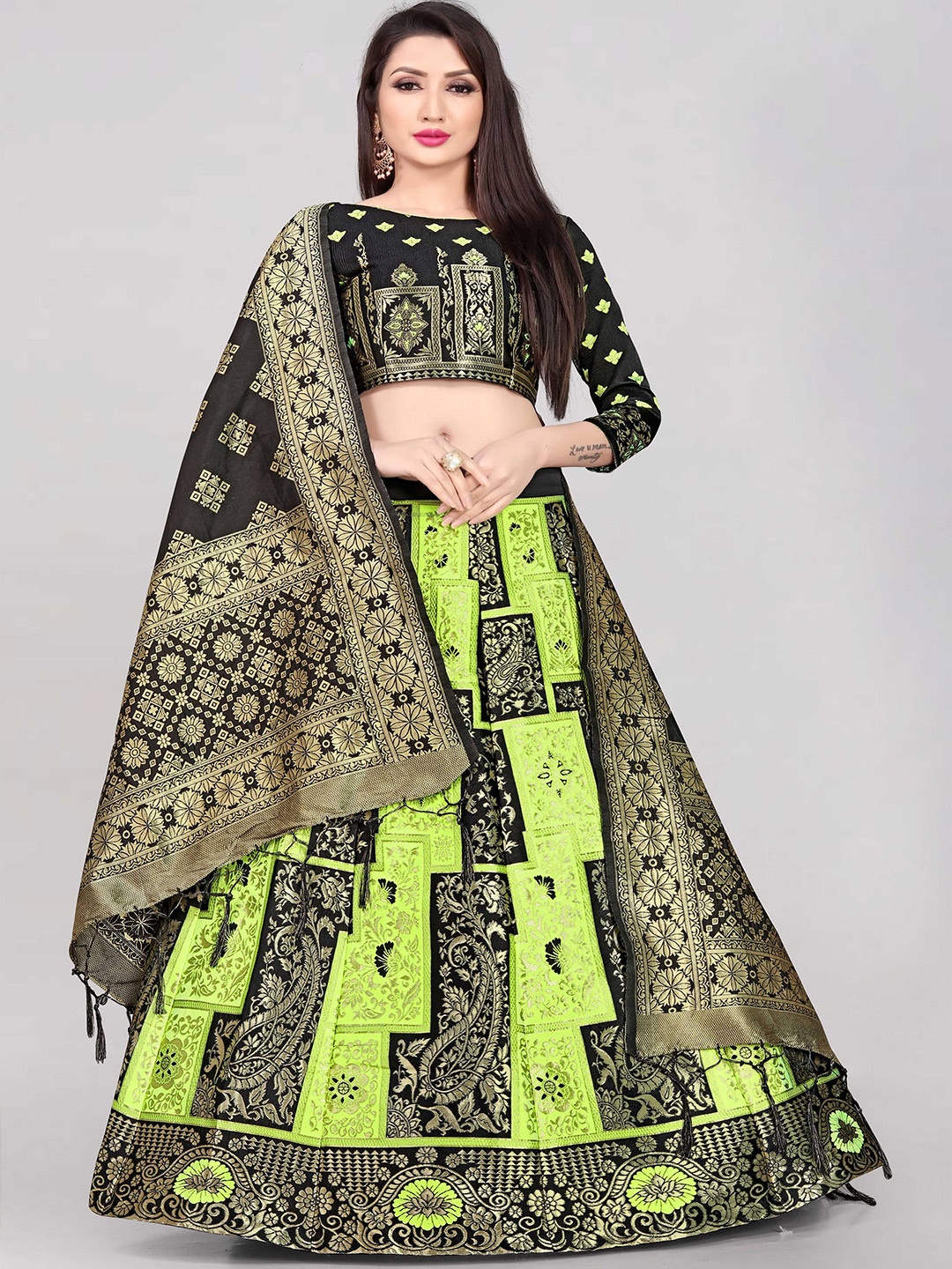

DIVASTRI Floral Woven Design Jacquard Semi-Stitched Lehenga & Unstitched Blouse & Dupatta, Green