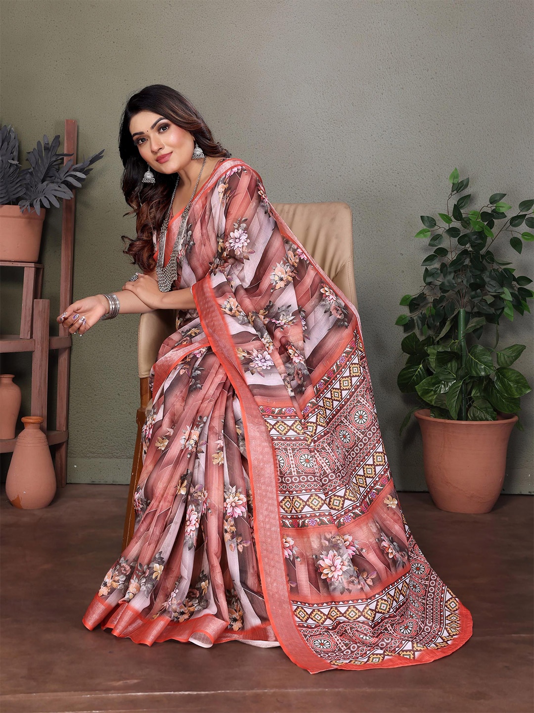 

WEAREZEE Floral Zari Linen Blend Saree, Orange