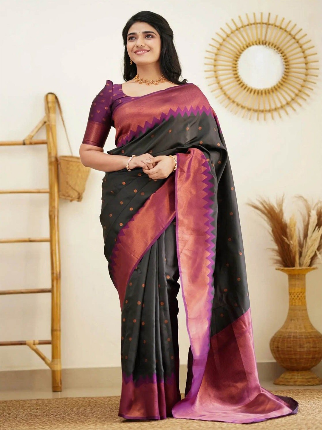 

Aika Woven Design Zari Pure Silk Banarasi Saree, Black
