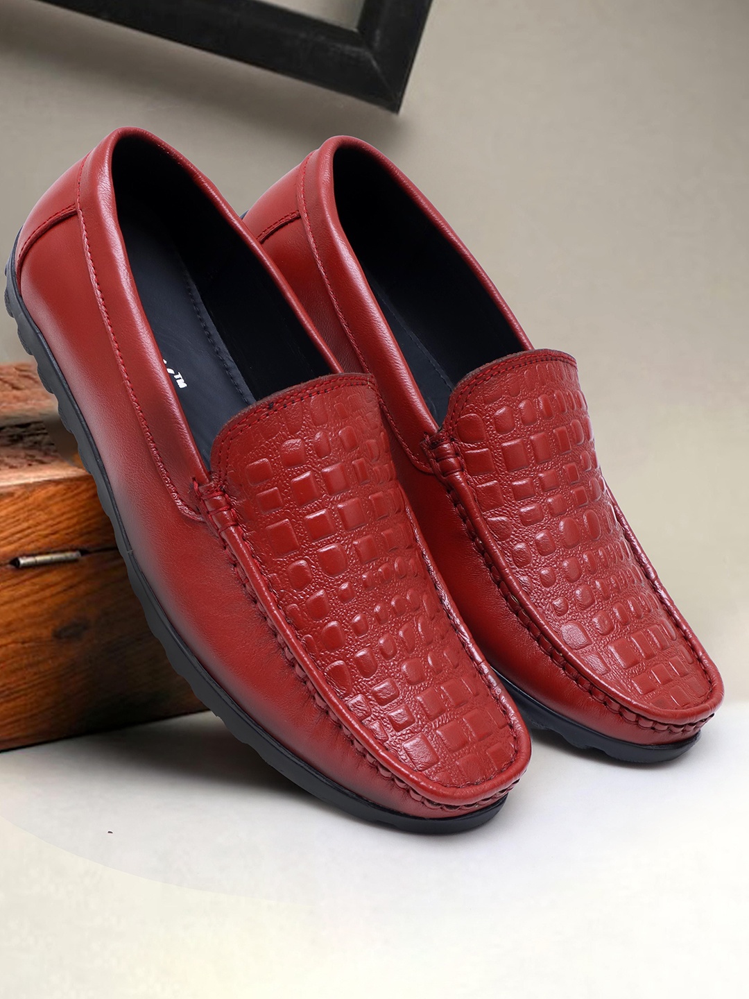 

ARAMISH Men Perforations Leather Loafers, Red