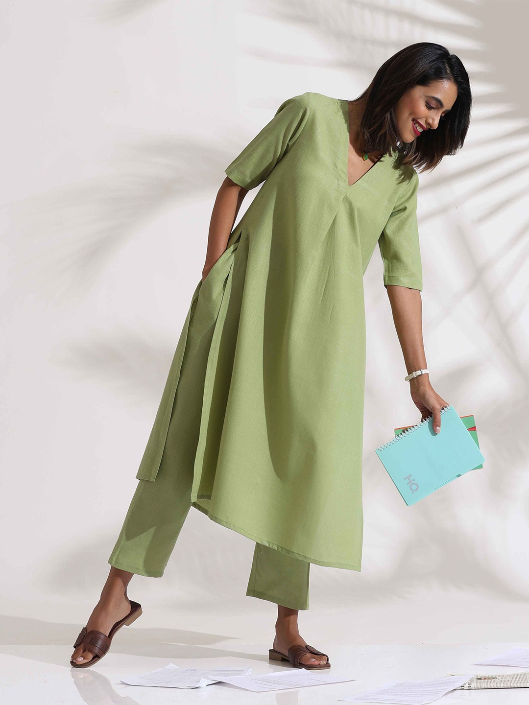 

trueBrowns Women Regular Kurta with Trousers, Green