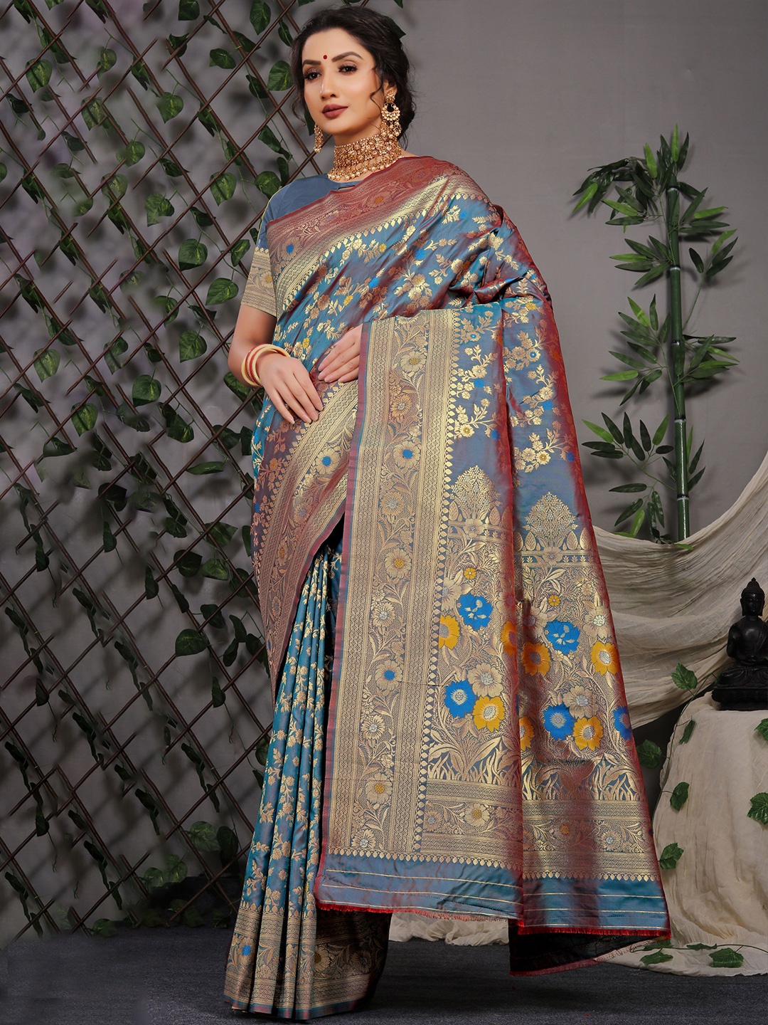 

Kandora Woven Design Zari Pure Silk Banarasi Saree, Grey