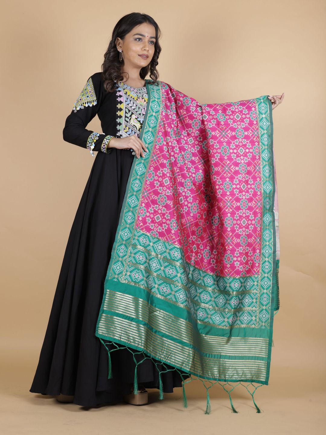 

Suha Geometric Woven Design Dupatta With Zari, Pink