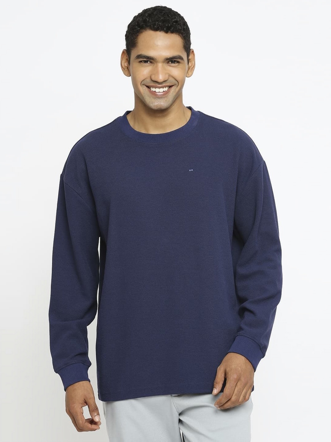 

Basics Men Solid Round Neck Cotton Relaxed Fit T-shirt, Navy blue