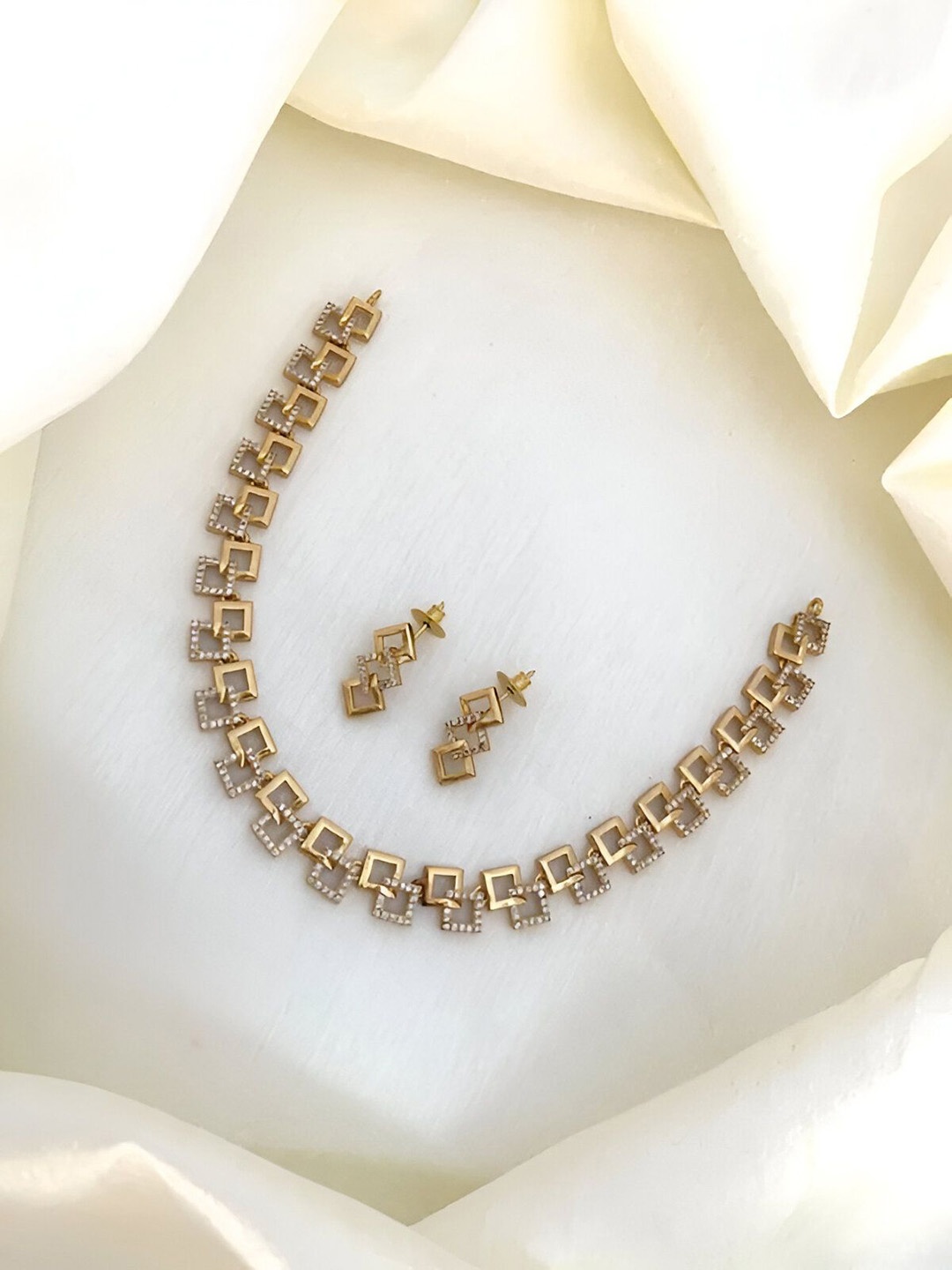 

Rujve Jewellery Gold-Plated Stone Studded Jewellery Set