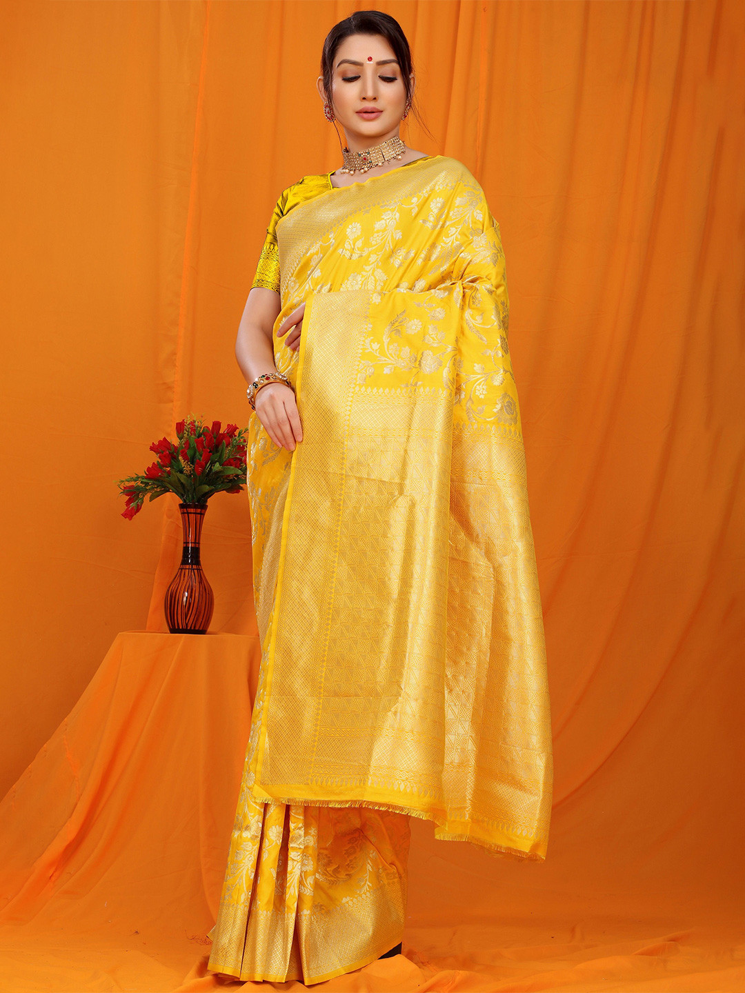 

Kandora Woven Design Pure Silk Heavy Work Paithani Saree, Yellow