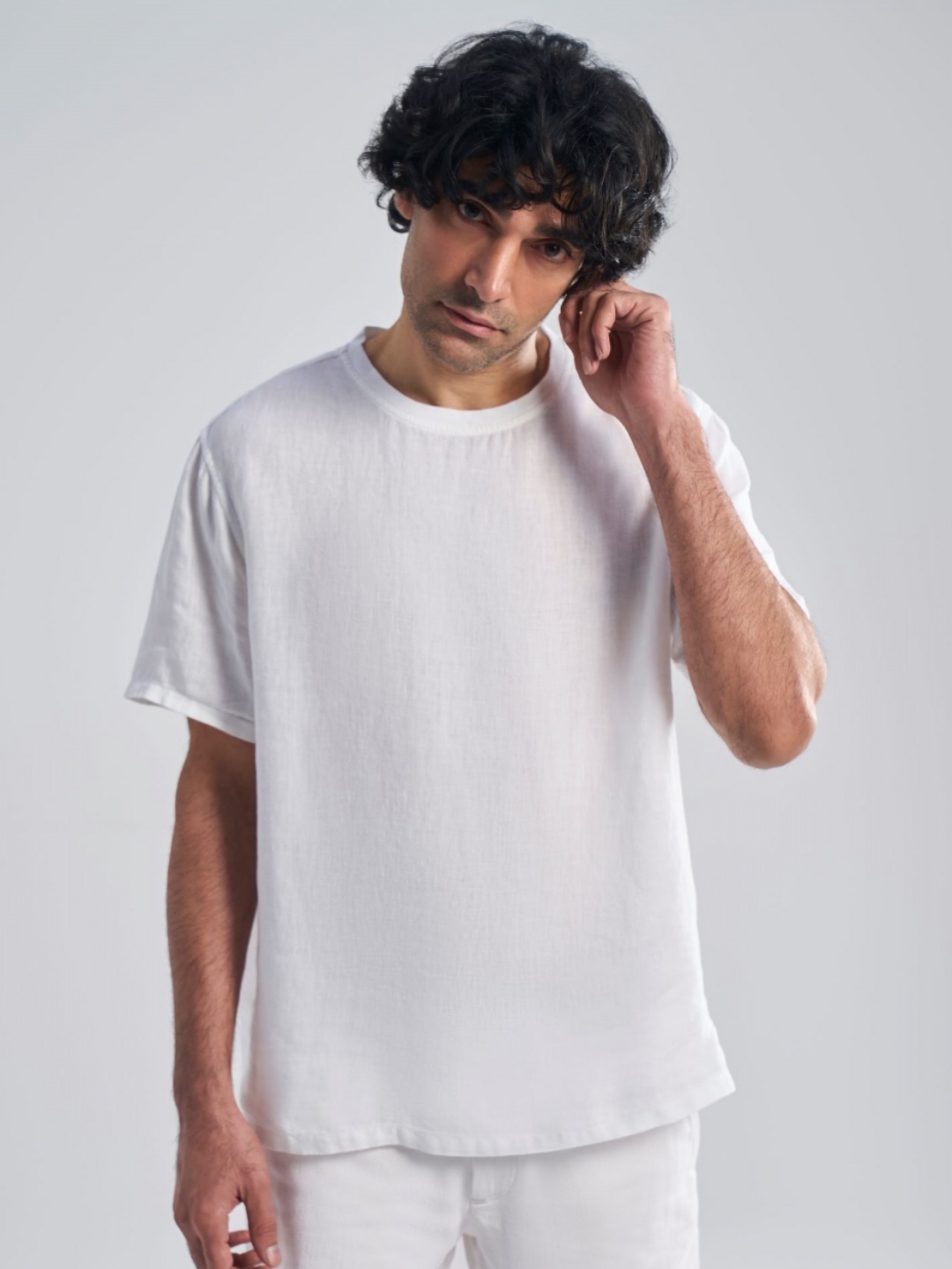 

Terra Luna Men Solid Round Neck Linen T-shirt, White