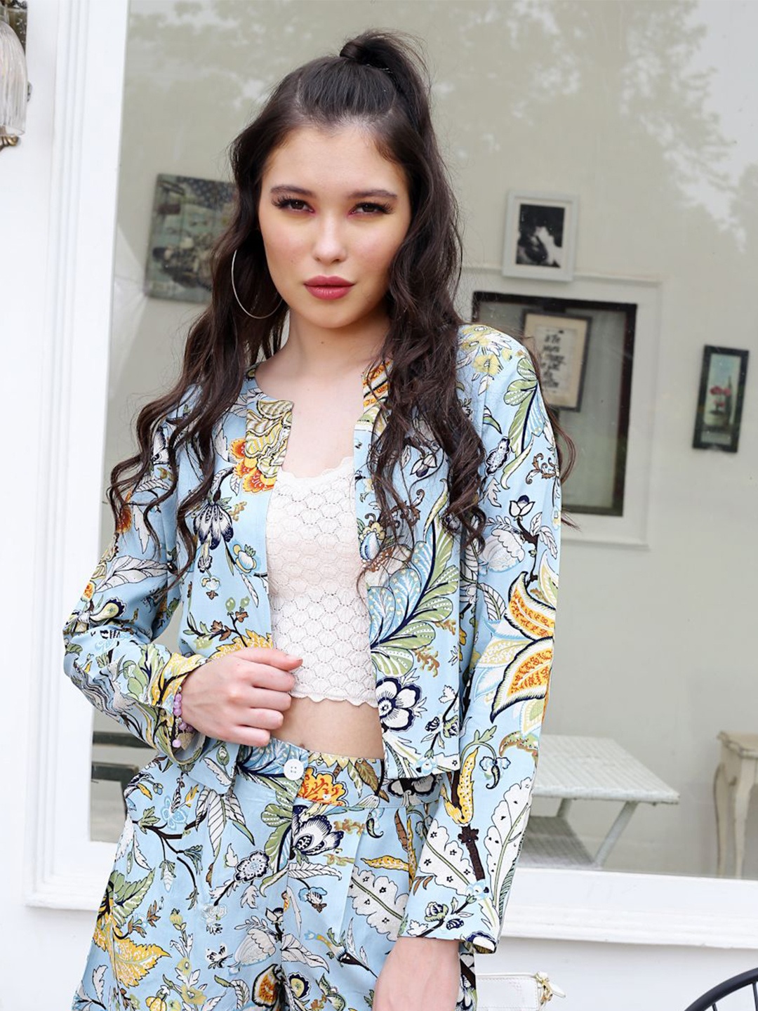 

Sera Floral Printed Long Sleeves Crop Open Front Shrug, Blue