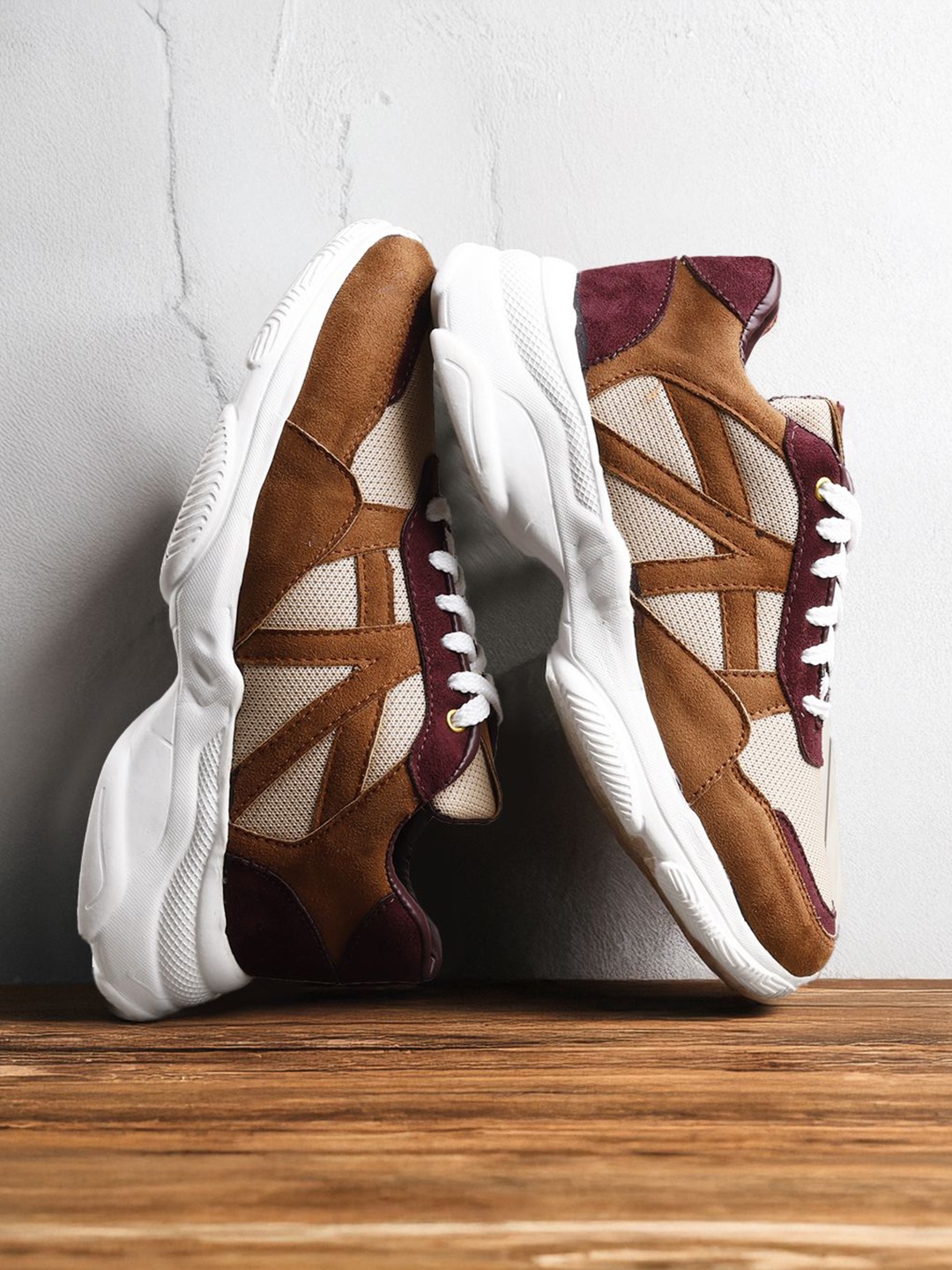 

The Roadster Lifestyle Co. Men Colourblocked Lace-Ups Sneakers, Brown