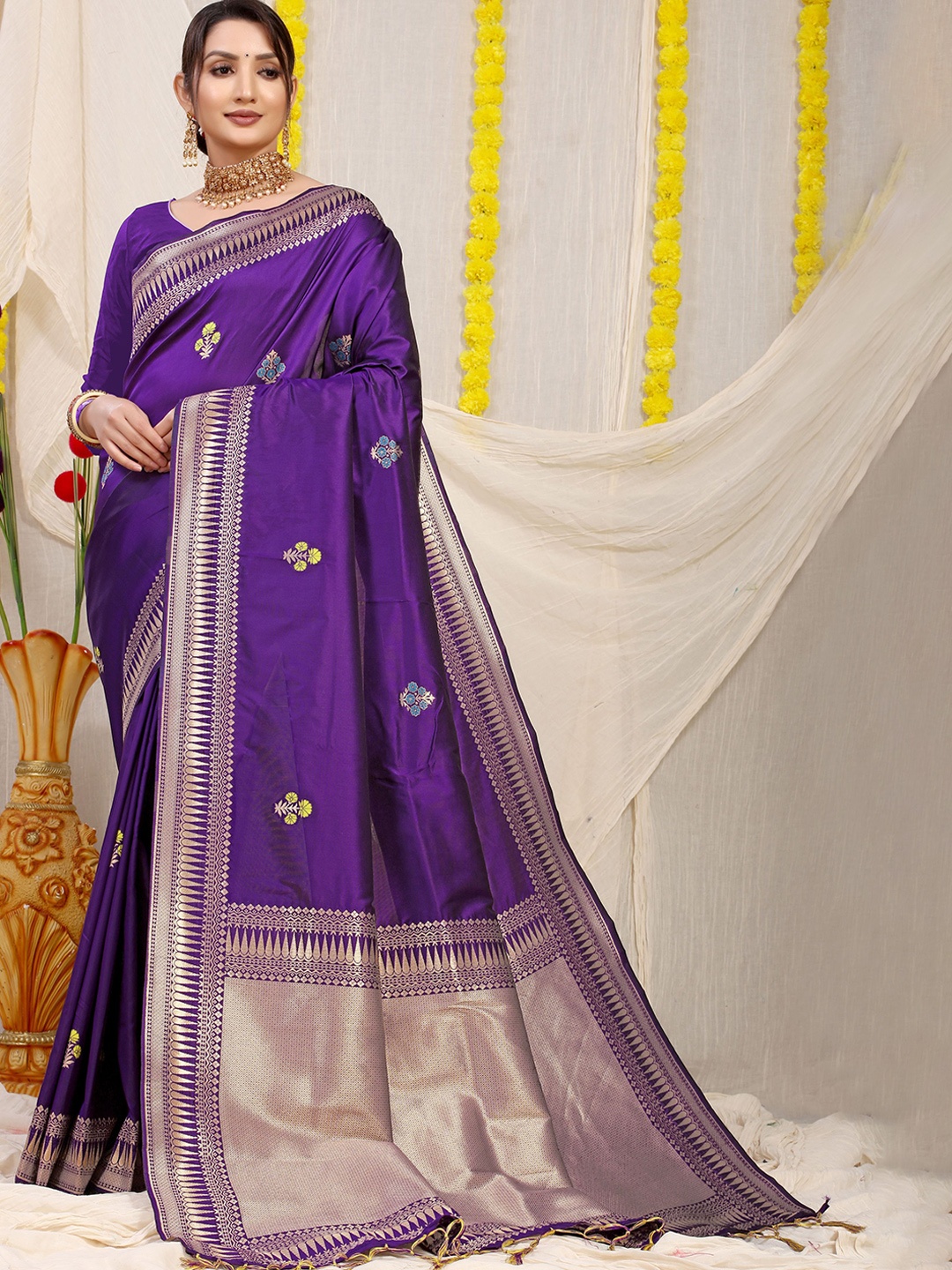 

Kandora Woven Design Zari Pure Silk Banarasi Saree, Purple