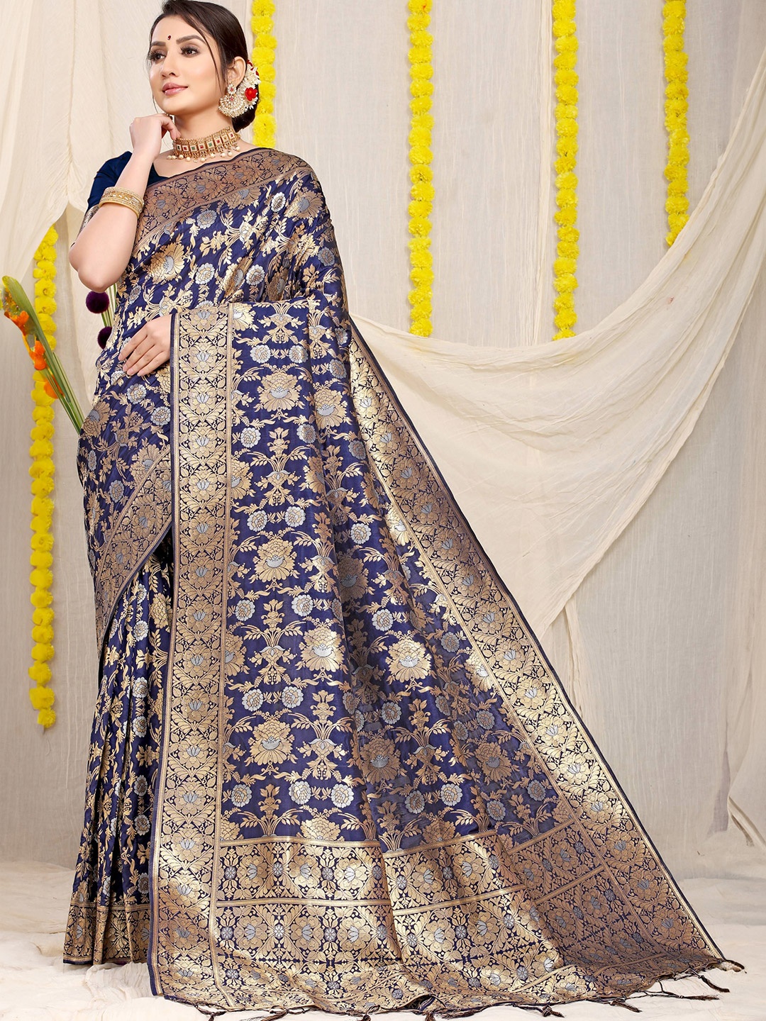 

Kandora Woven Design Zari Pure Silk Paithani Saree, Navy blue