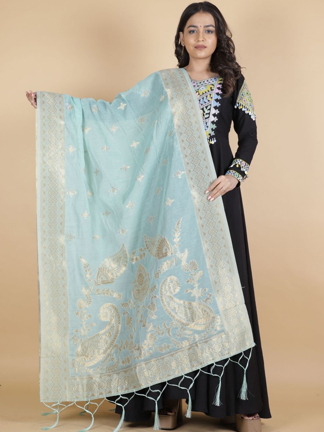 

Suha Paisley Woven Design Dupatta With Zari, Green