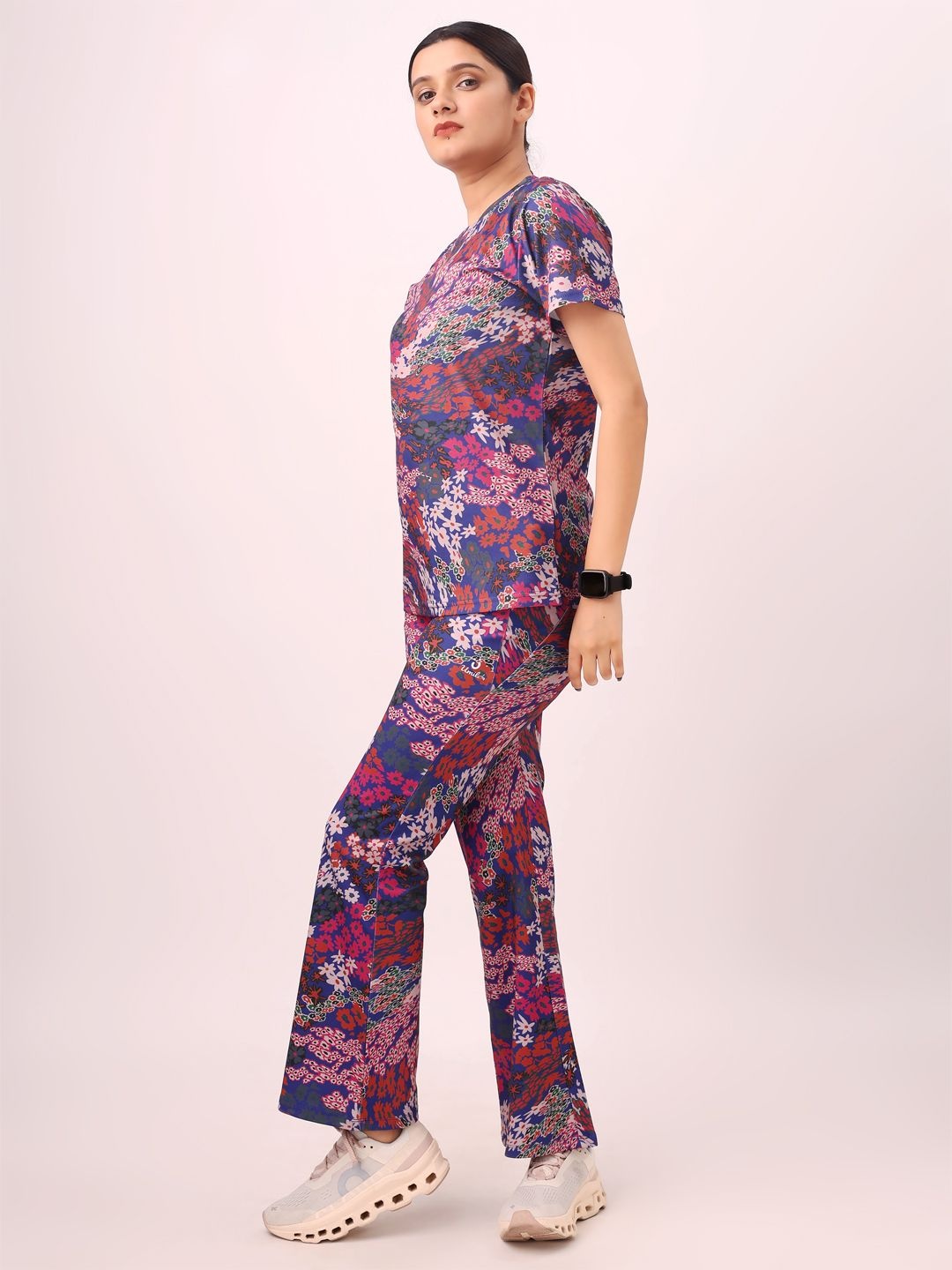 

UMILDO Printed Round Neck T-Shirt With Trouser, Maroon