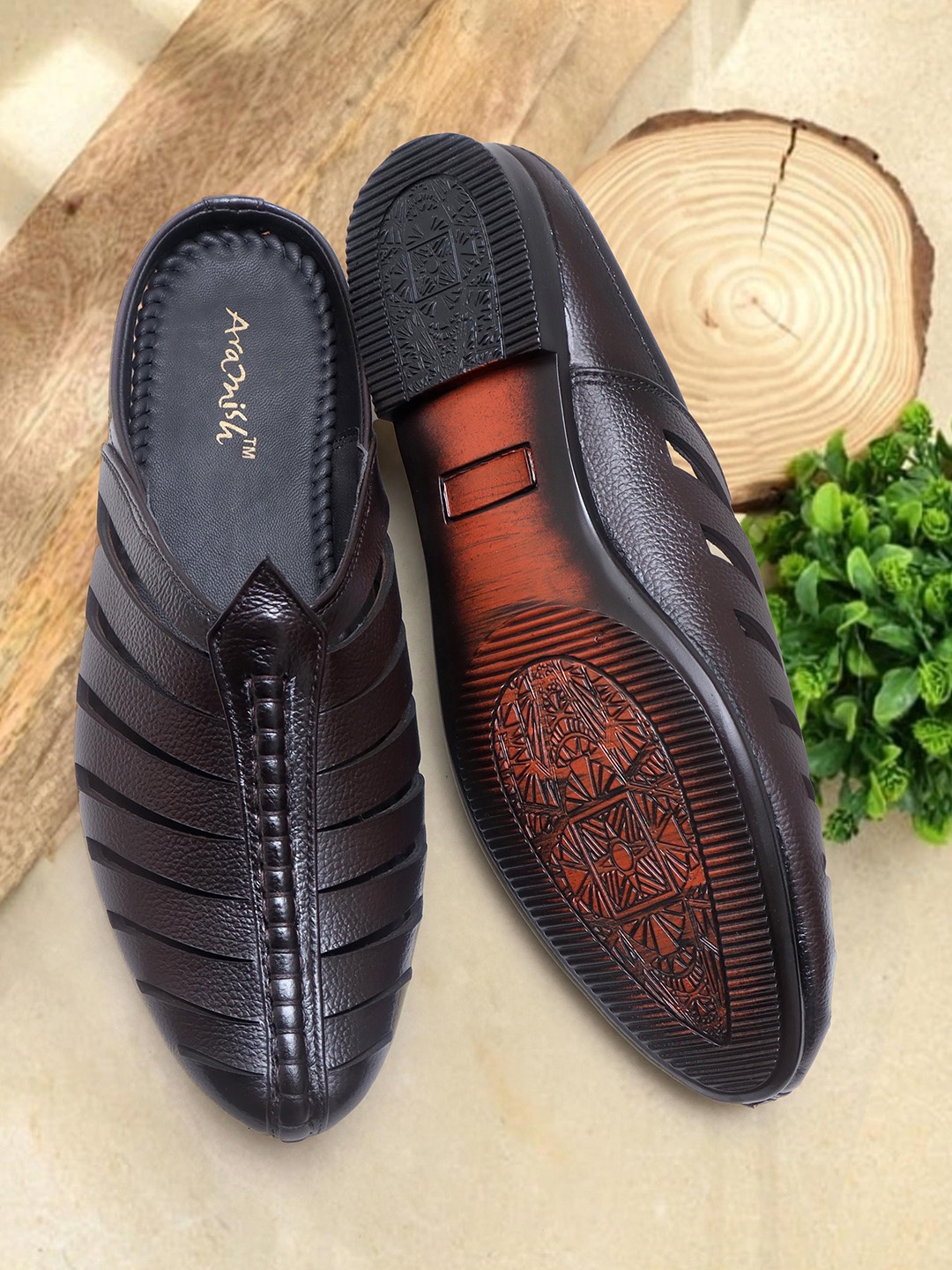 

ARAMISH Men Perforations Leather Mojaris, Brown