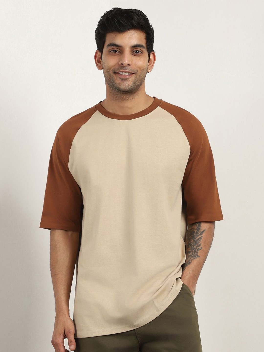 

NOBERO Men Colourblocked Round Neck Cotton Oversized T-shirt, Beige