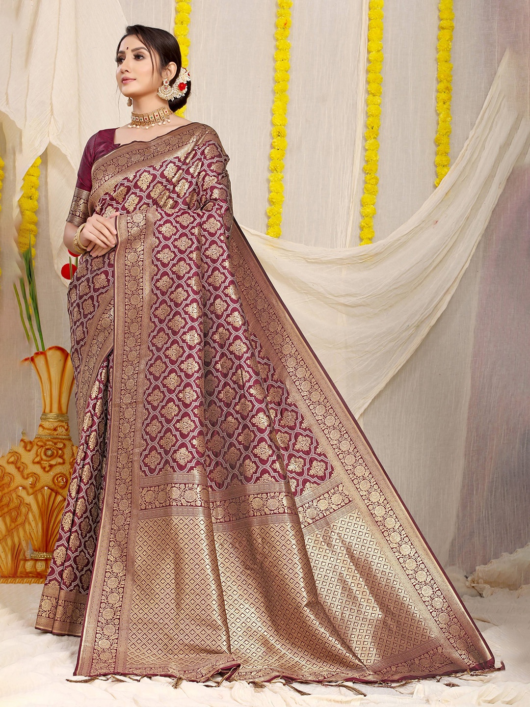 

Kandora Woven Design Zari Pure Silk Banarasi Saree, Maroon
