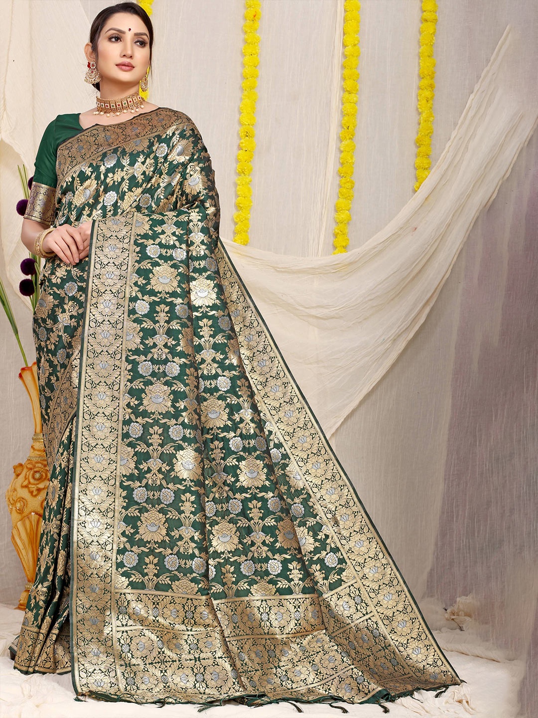 

Kandora Woven Design Zari Pure Silk Paithani Saree, Green
