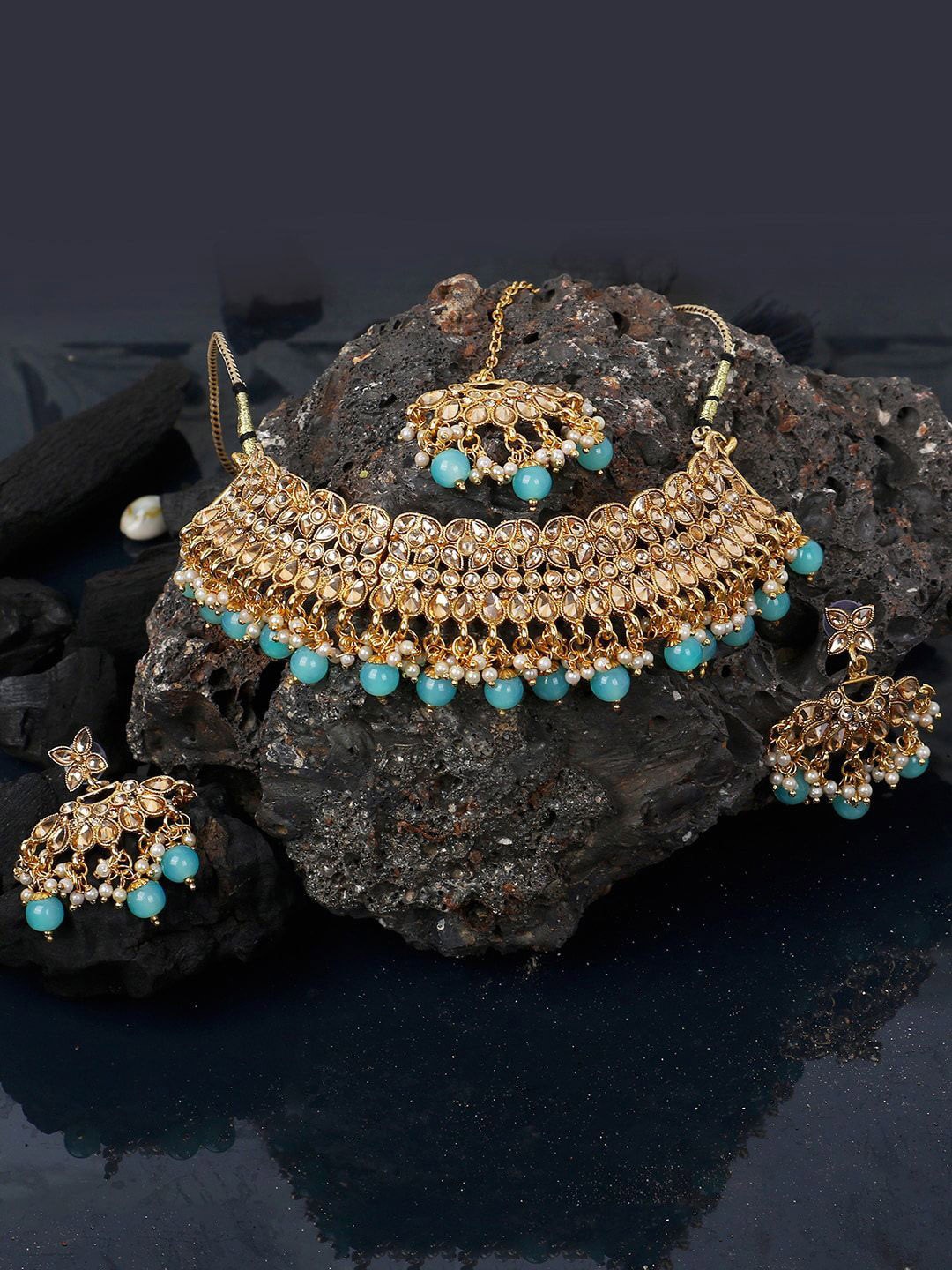 

Anouk Gold-Toned Kundan Stone Studded And Beaded Jewellery Set