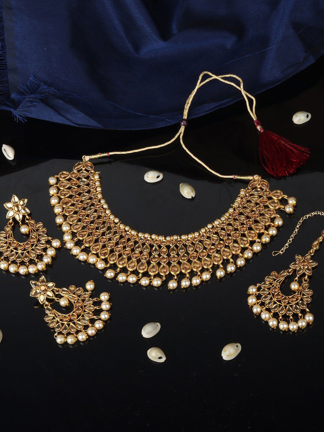 

Anouk Gold Plated Kundan Studded & Artifical Beads Chokar With Earring And Maang Tika