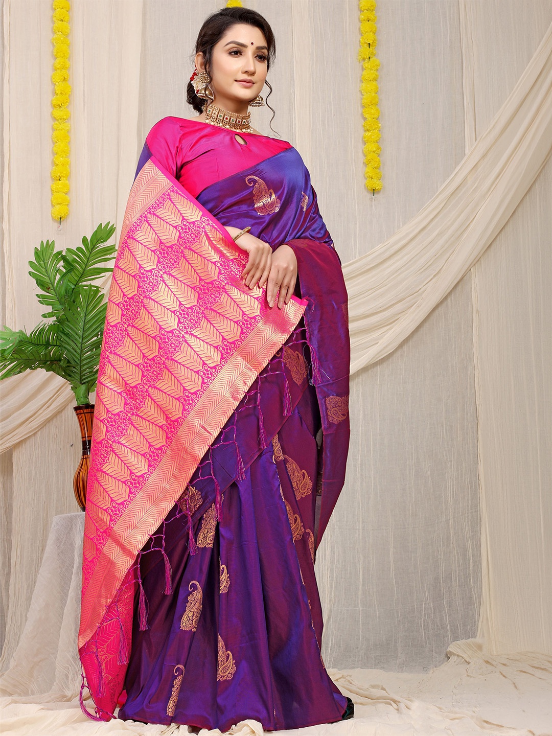 

Kandora Woven Design Zari Pure Silk Banarasi Saree, Lavender