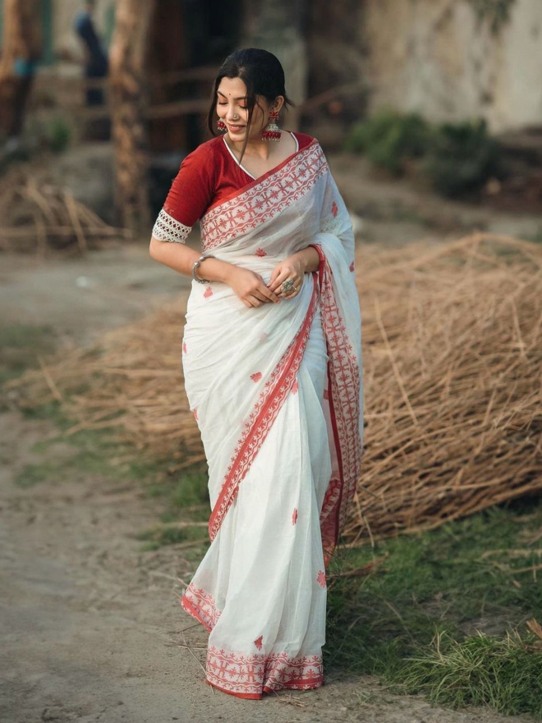 

LADY SHOPI Woven Design Banarasi Saree, White