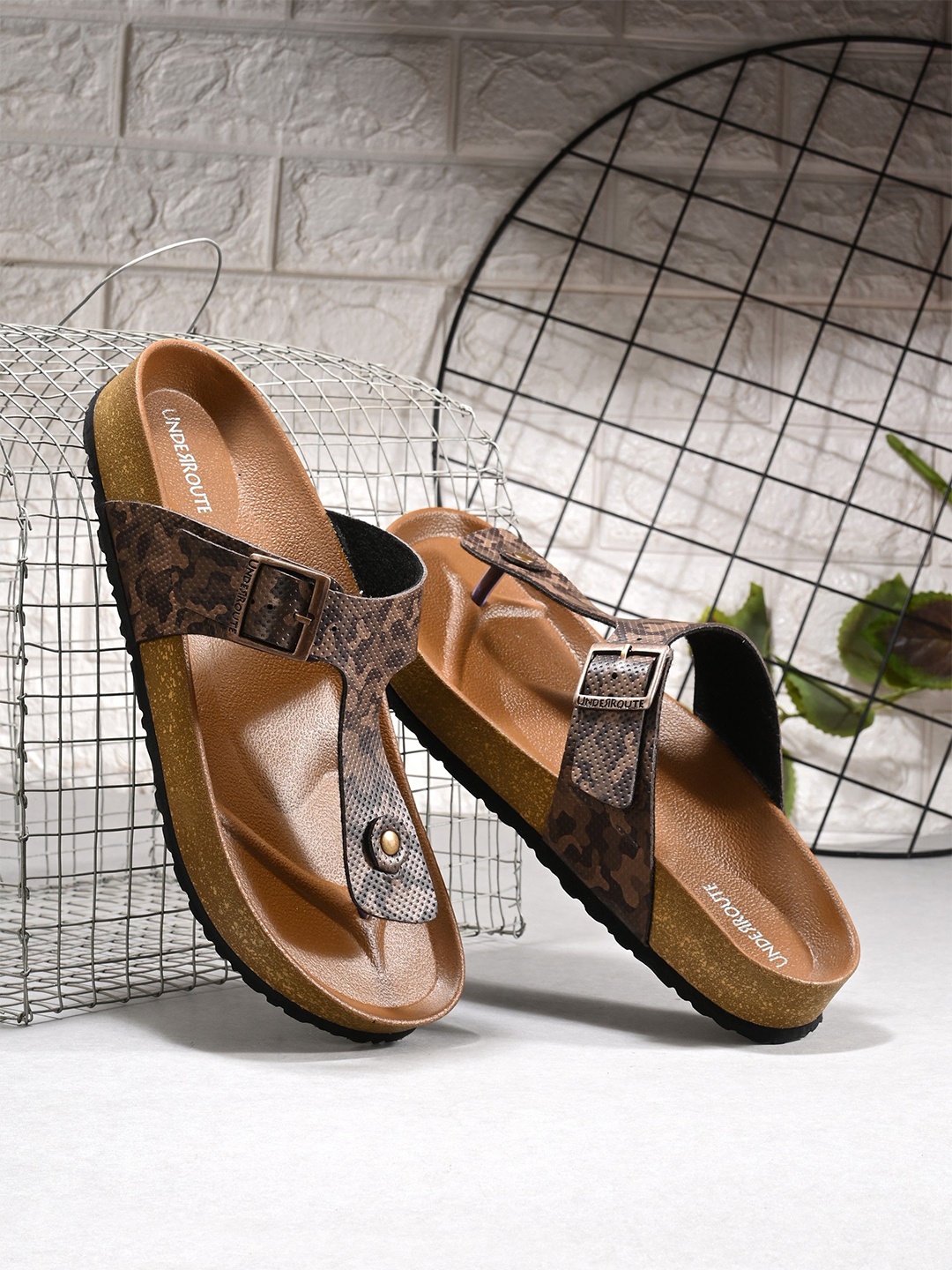 

UNDERROUTE Men Comfort Sandals, Brown