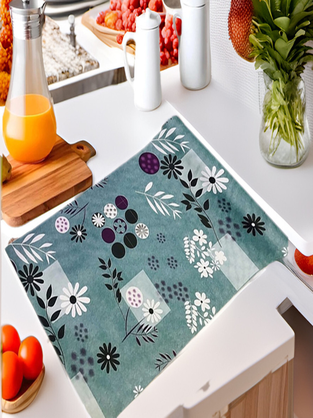 

REVEXO Green & White Printed Water-Resistant Shelf Liner