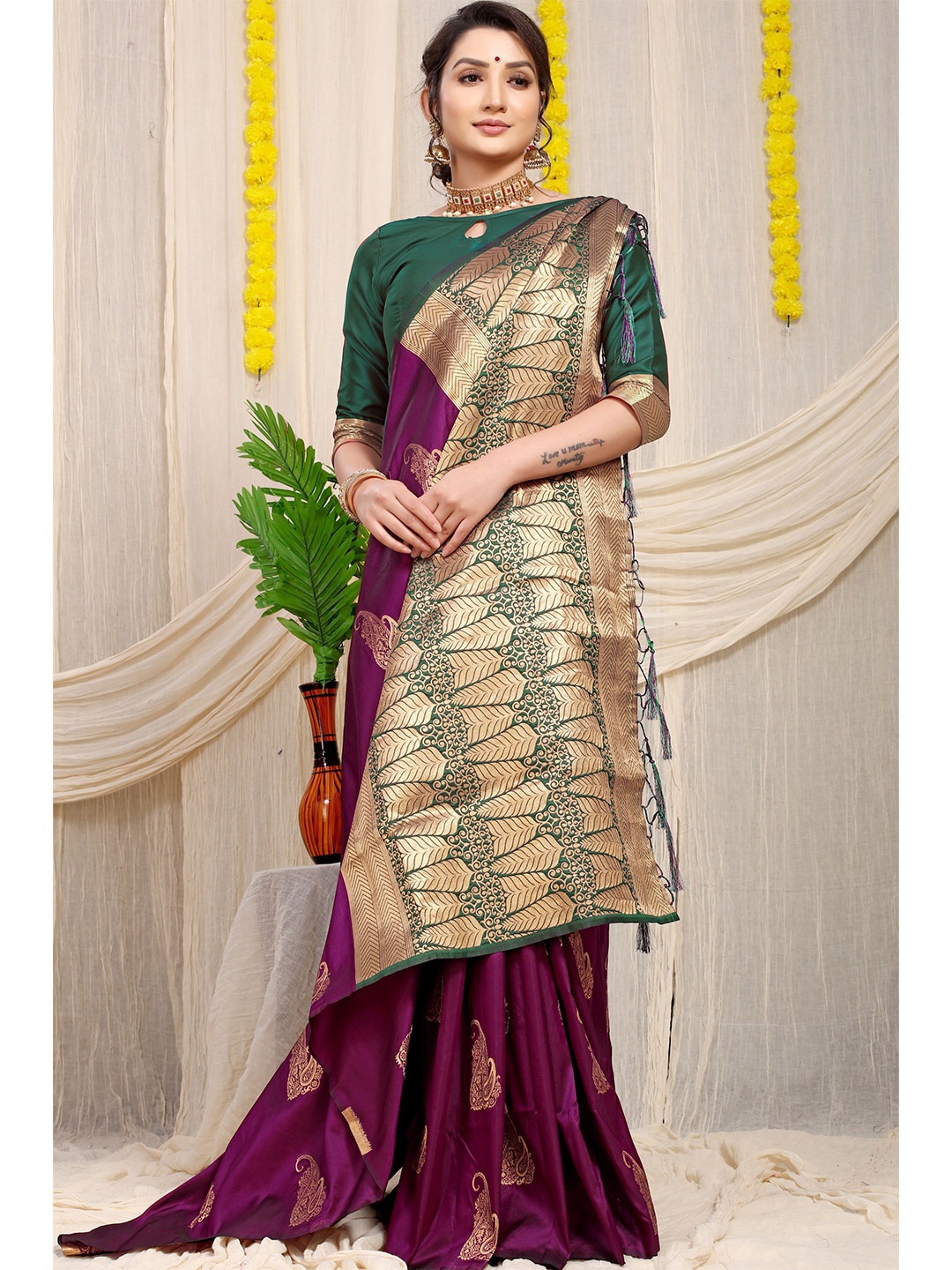 

Kandora Woven Design Zari Pure Silk Banarasi Saree, Purple