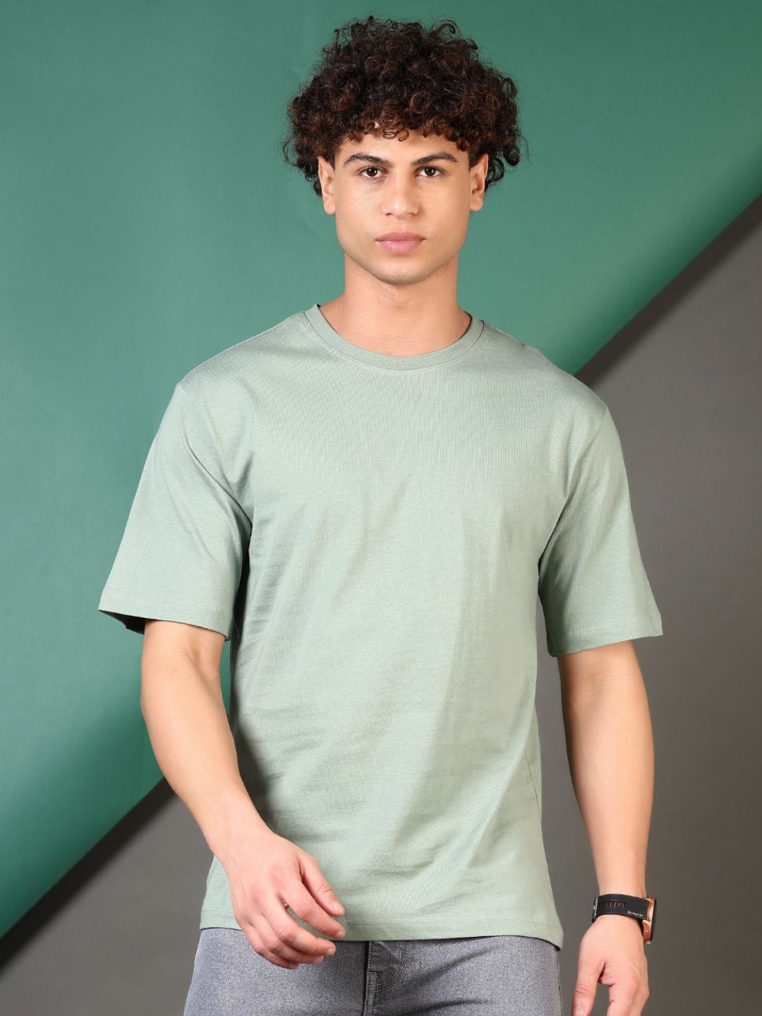 

V-Mart Men Solid Round Neck Cotton T-shirt, Green