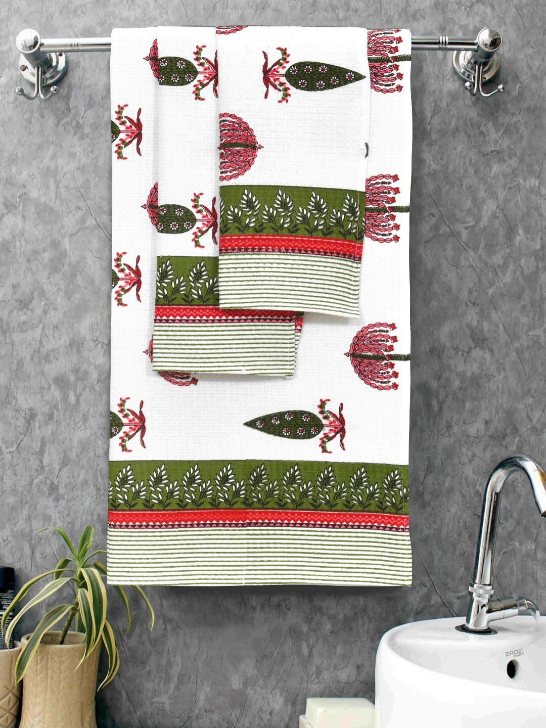 

MAFATLAL White & Pink 3 Pieces Ethnic Motifs Printed Cotton 250 GSM Towel Set