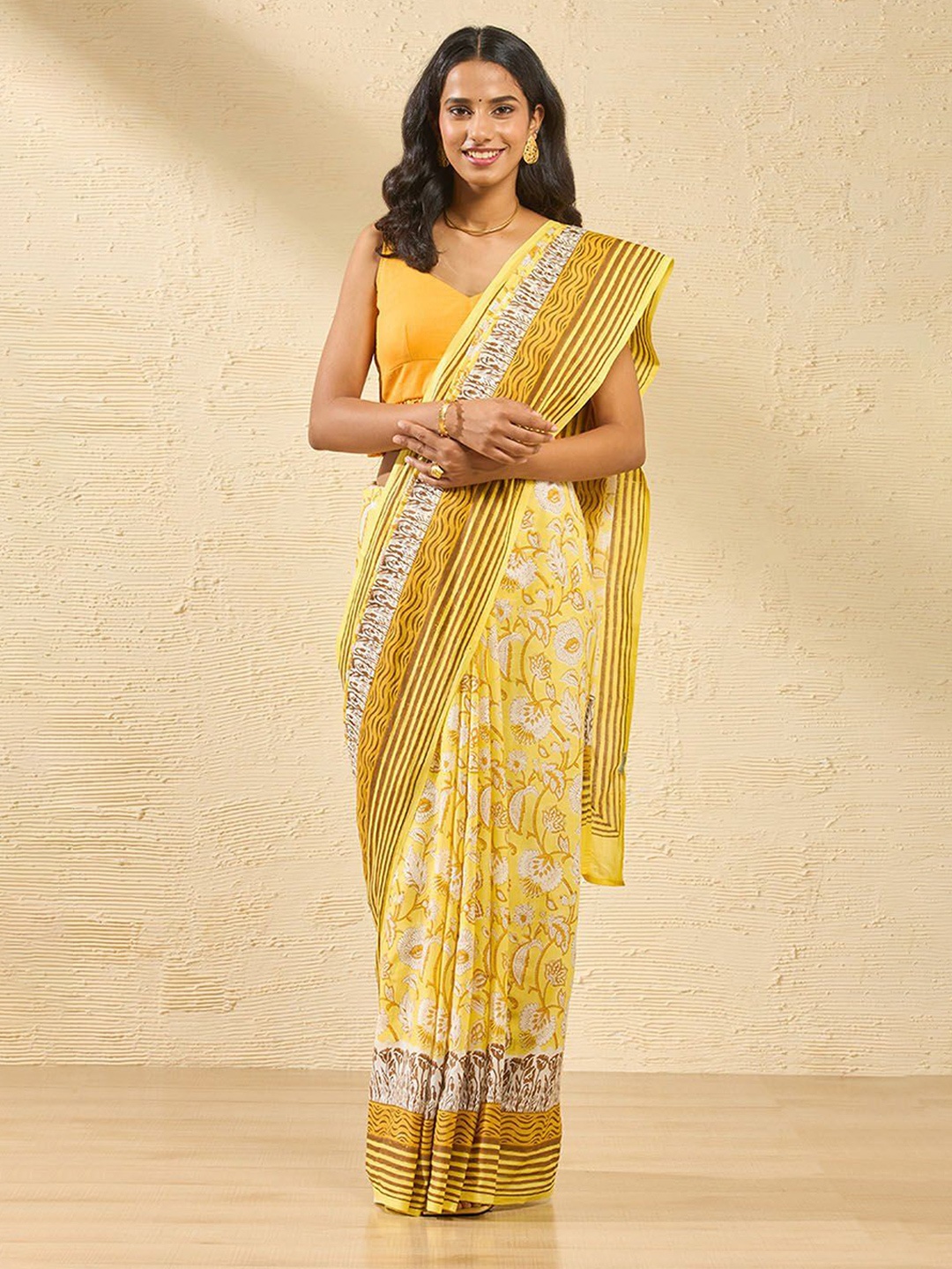 

Taneira Floral Pure Cotton Saree, Yellow