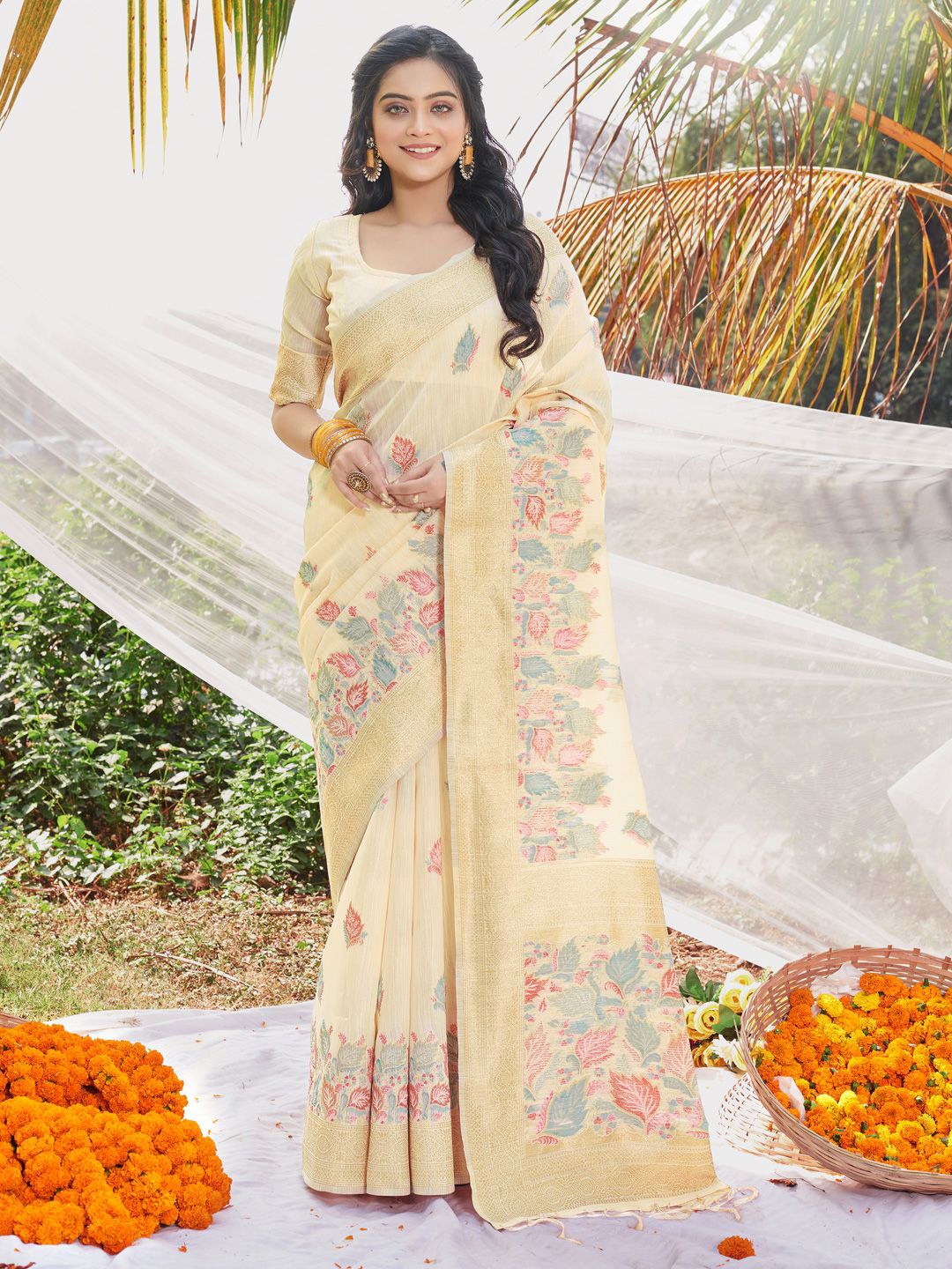 

DIVASTRI Floral Zari Saree, Beige