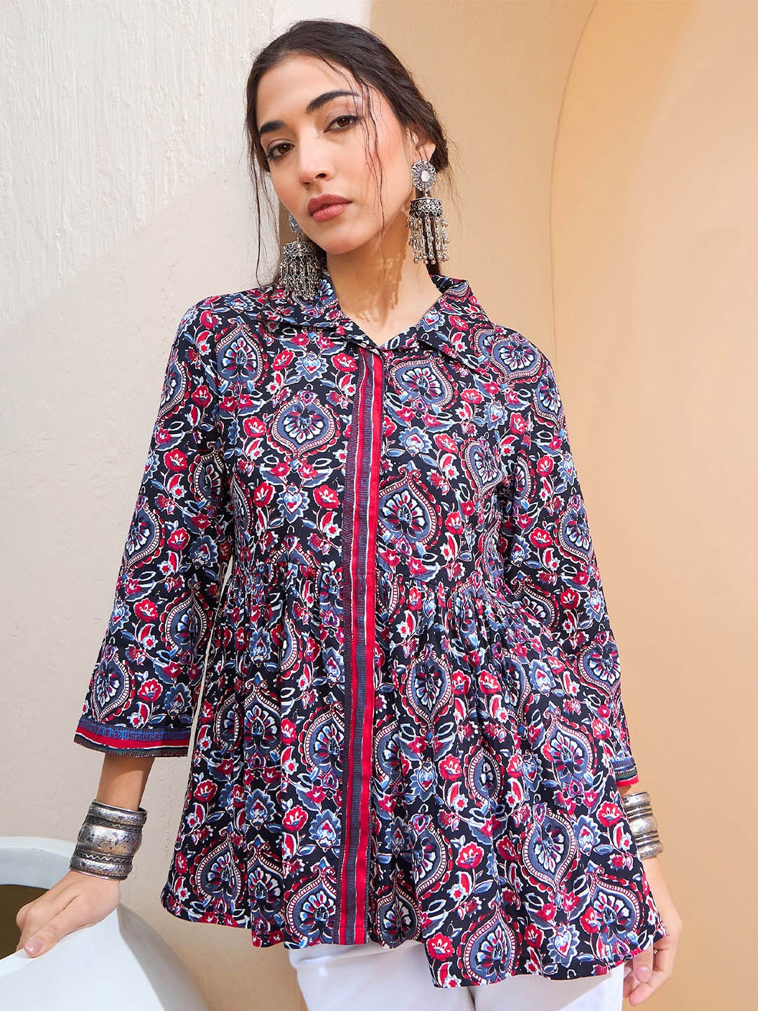 

Shae by SASSAFRAS Floral Printed Shirt Collar Pleated Kurti, Black